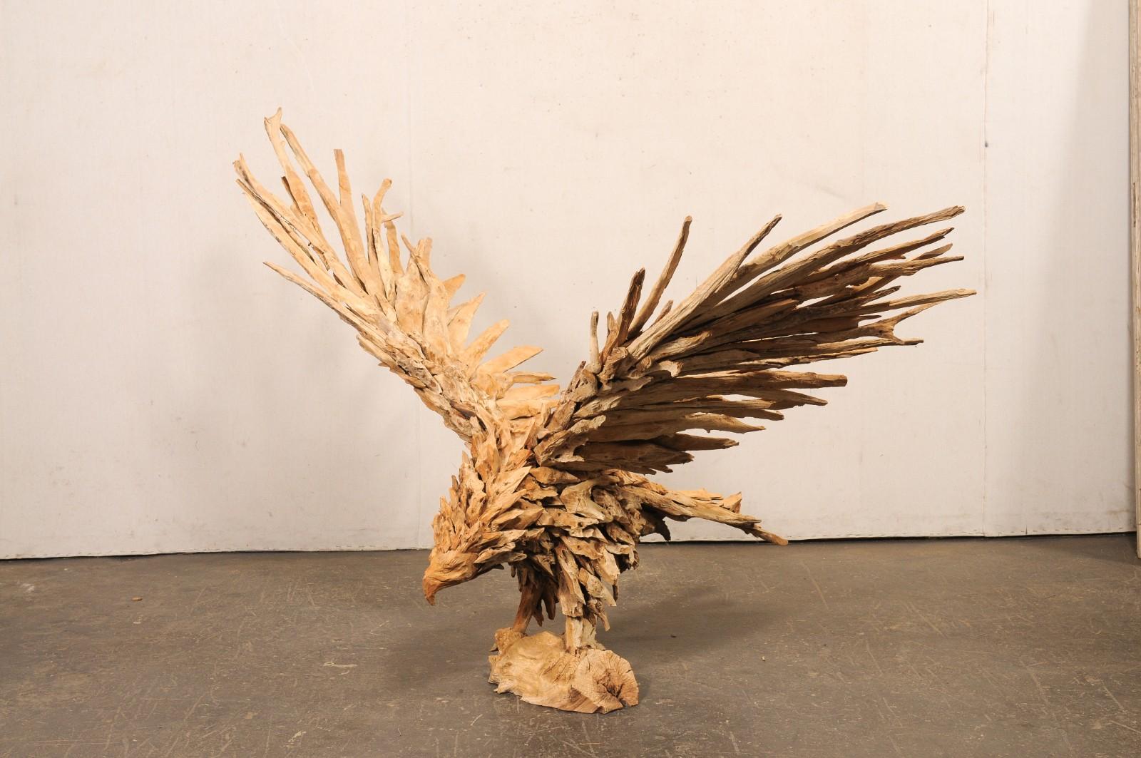 Impressionante scultura in legno d'aquila (oltre 6 piedi di apertura delle ali) in vendita 6