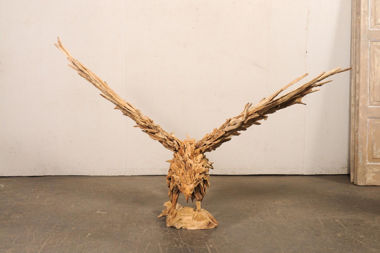 Impressionante scultura in legno d'aquila (oltre 6 piedi di apertura delle ali) in vendita 7