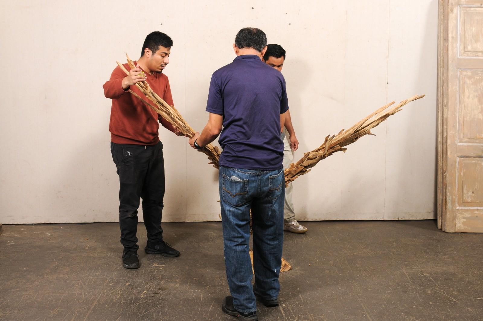 Impressionante scultura in legno d'aquila (oltre 6 piedi di apertura delle ali) in vendita 11