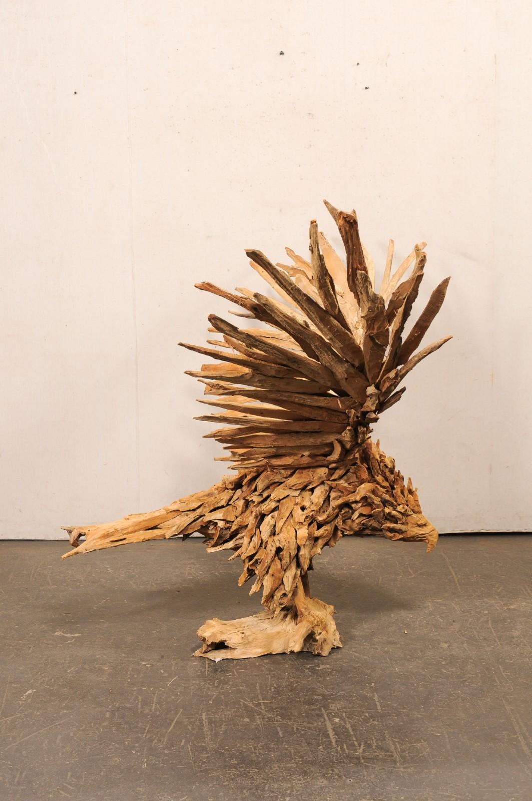 Legno Impressionante scultura in legno d'aquila (oltre 6 piedi di apertura delle ali) in vendita