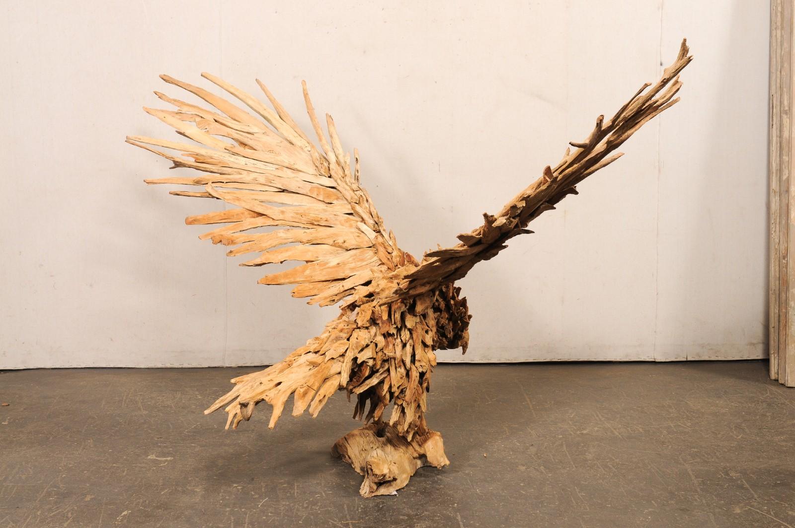 Impressionante scultura in legno d'aquila (oltre 6 piedi di apertura delle ali) in vendita 1