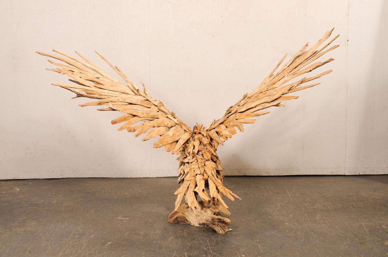 Impressionante scultura in legno d'aquila (oltre 6 piedi di apertura delle ali) in vendita 2