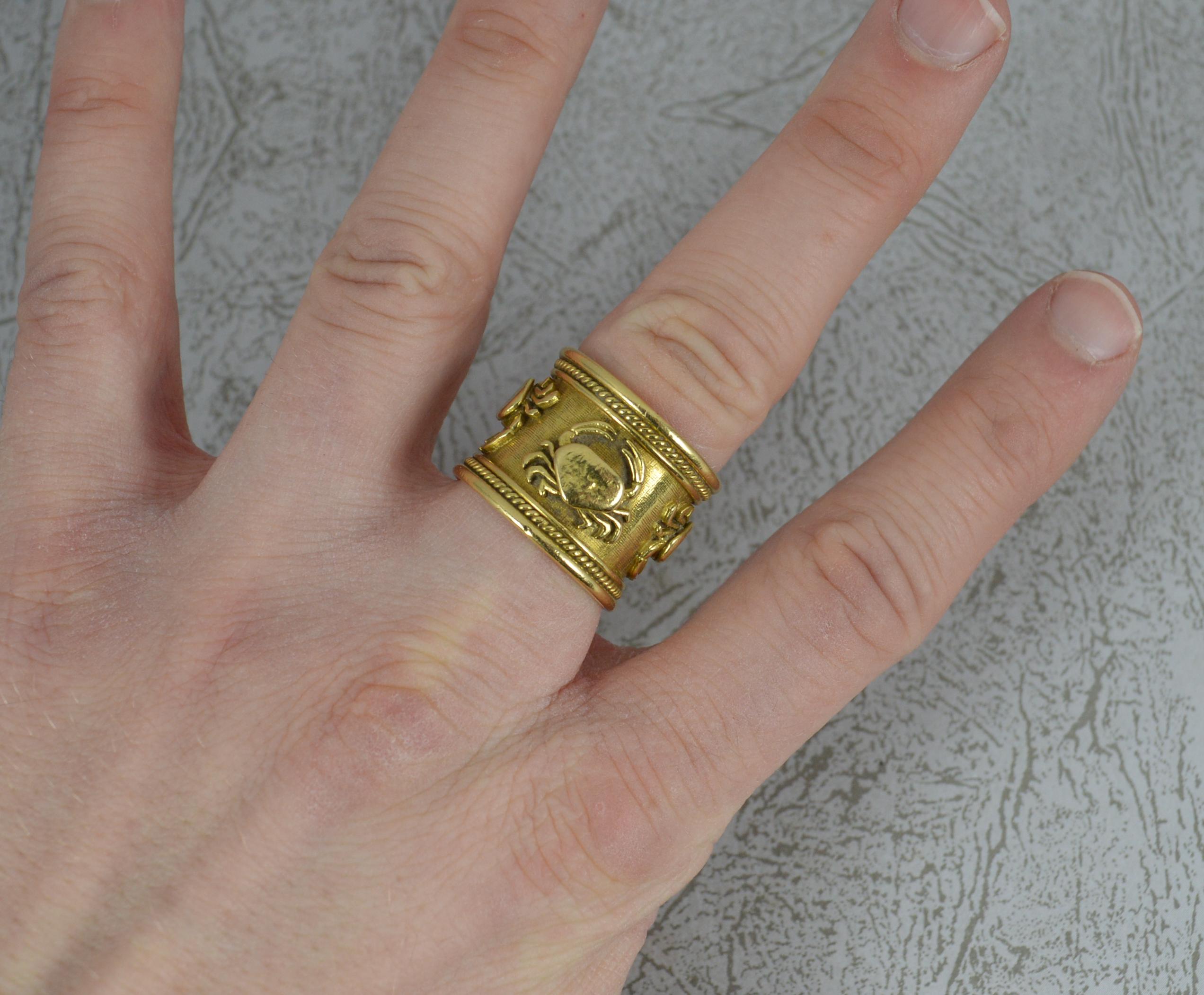 A very fine Crab design band by ELIZABETH GAGE.
Solid 18 carat yellow gold example. 
Featuring four crabs to the centre with twist band above and below.
17.6mm wide band throughout.

CONDITION ; Very good. Crisp pattern. Clean, solid band. Some