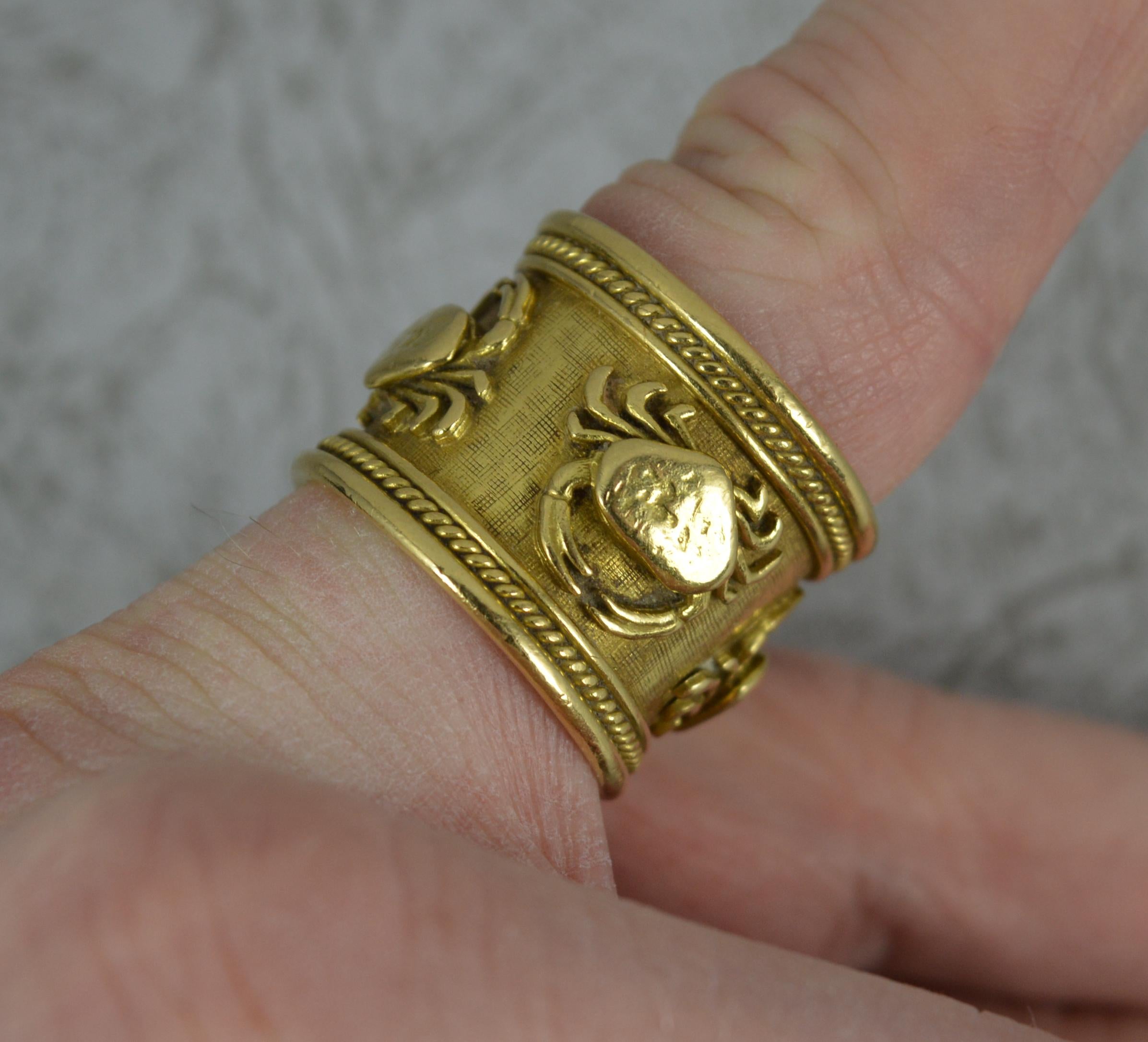 Contemporary Impressive Elizabeth Gage 18ct Gold Crab Zodiac Sign Band Ring
