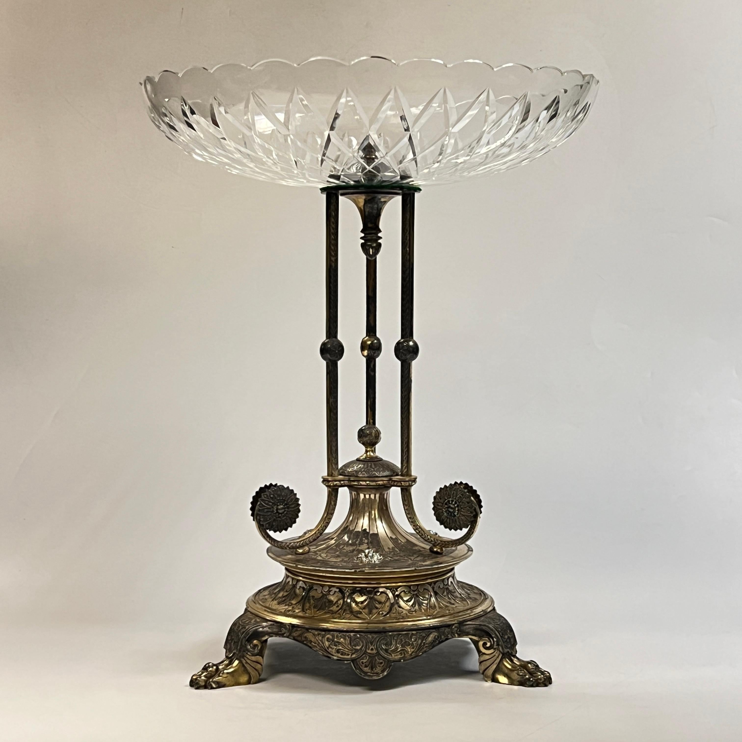 Impresionante centro de mesa Elkington de plata y cristal tallado de estilo eduardiano en Bastante bueno estado para la venta en New York, NY
