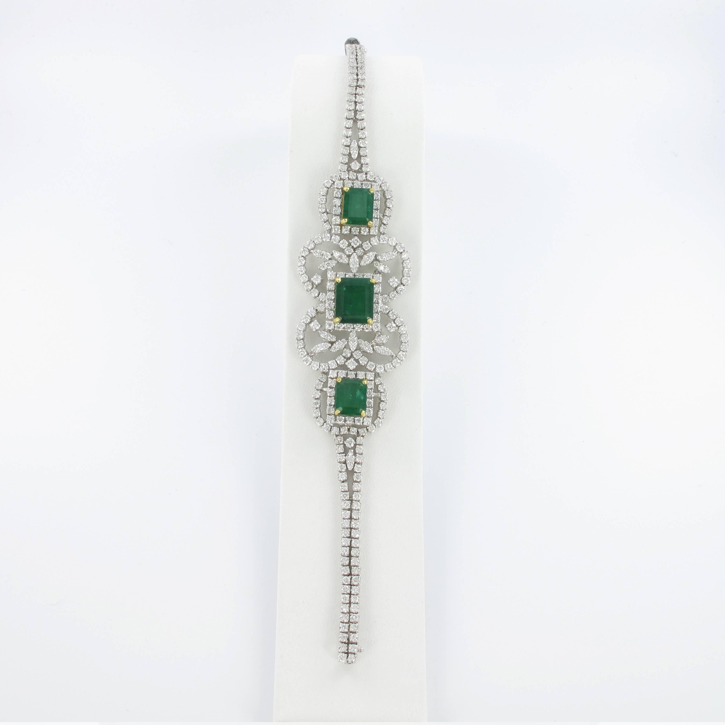 Contemporary Impressive Emerald and Diamond Parure in White Gold
