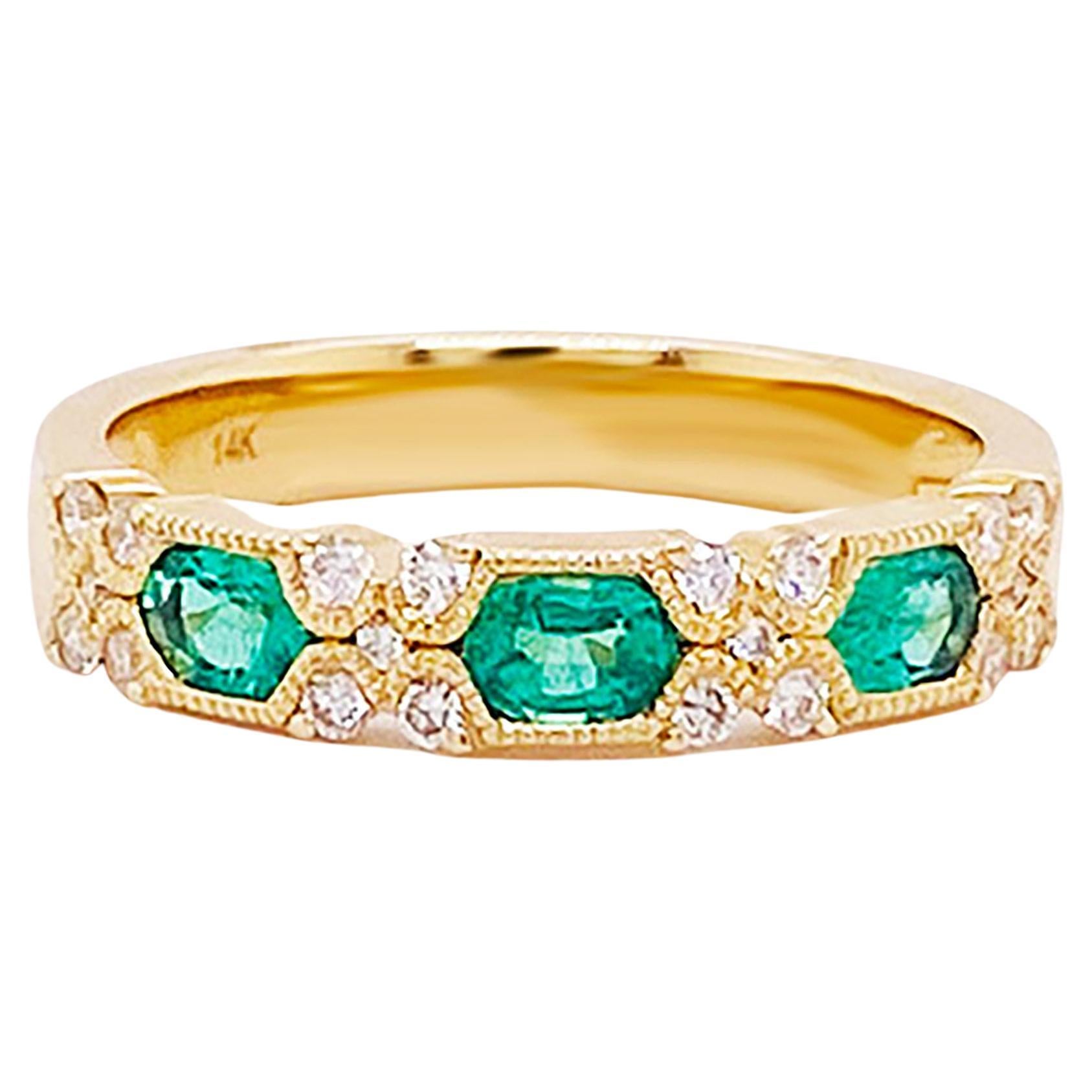 For Sale:  Impressive Emerald Band W Diamonds in Ring 3/4 Carat Emerald Ring, Sizable