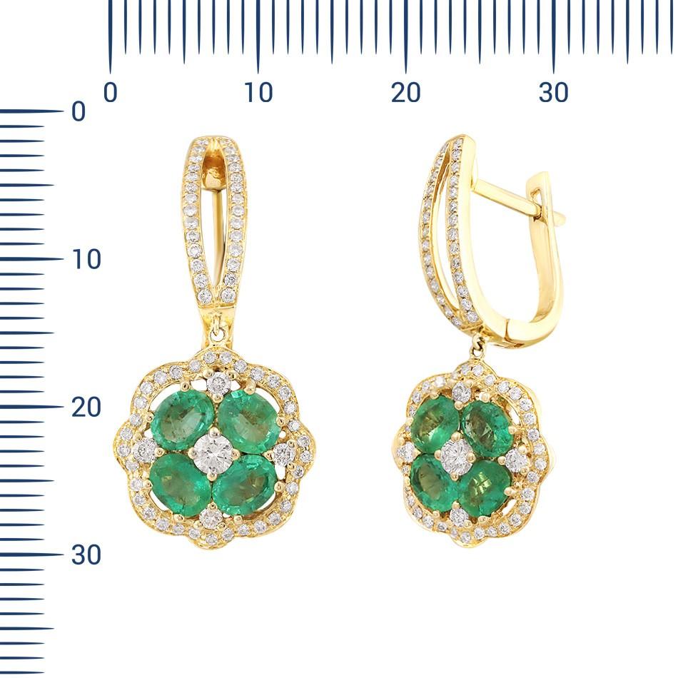 Round Cut Impressive Emerald Diamond Yellow Gold Ring For Sale