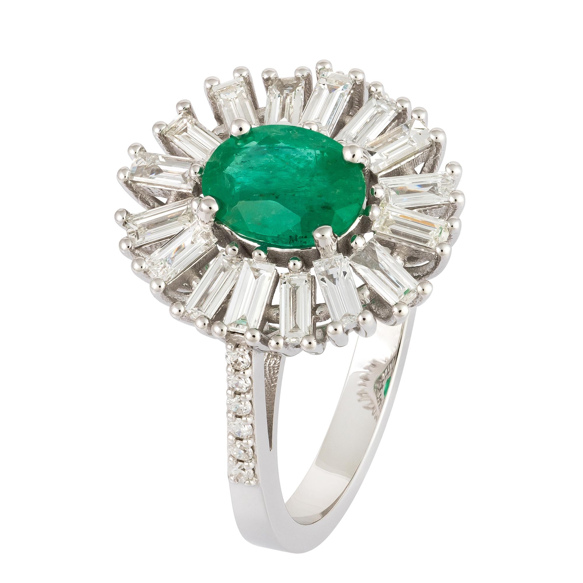 For Sale:  Impressive Emerald Flower White 18K Gold White Diamond Ring for Her 2