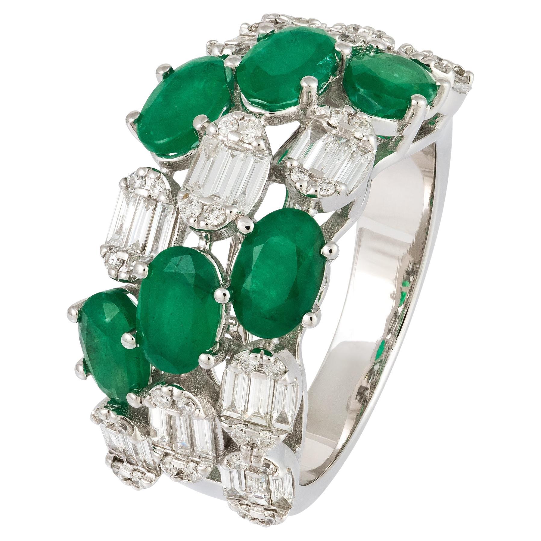 Impressive Emerald White 18K Gold White Diamond Ring for Her
