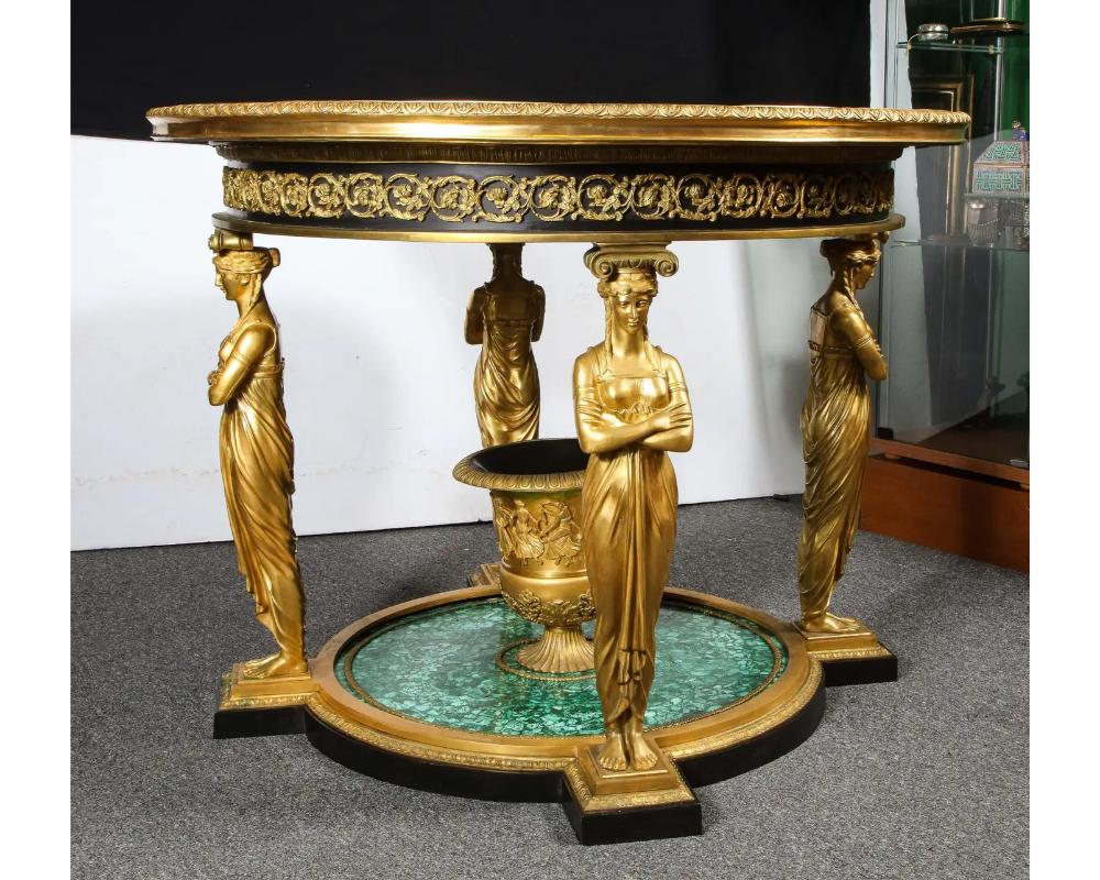 Impressionnante table centrale de style Empire en malachite et bronze doré d'après Desmalter en vente 7