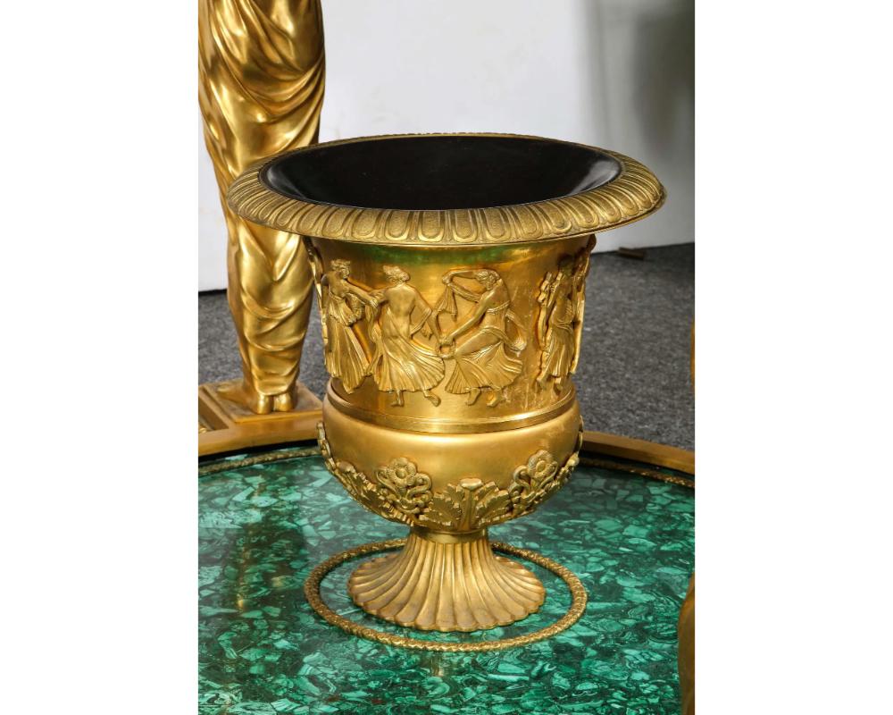 Impressionnante table centrale de style Empire en malachite et bronze doré d'après Desmalter en vente 9