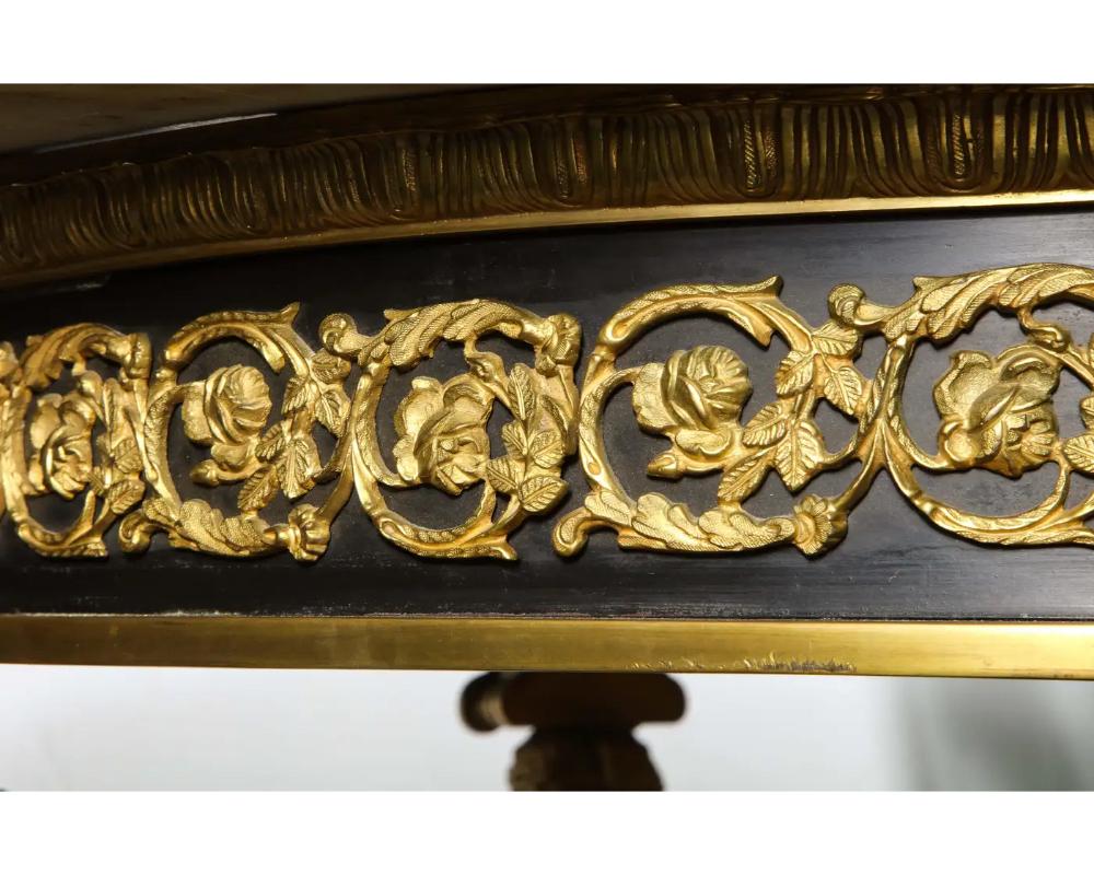 Impressionnante table centrale de style Empire en malachite et bronze doré d'après Desmalter en vente 13