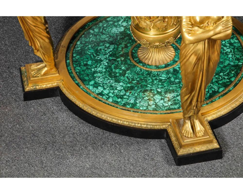 Impressionnante table centrale de style Empire en malachite et bronze doré d'après Desmalter en vente 1
