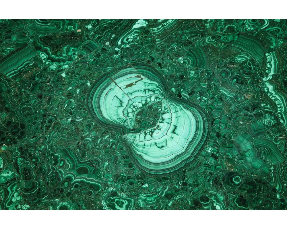 Impressionnante table centrale de style Empire en malachite et bronze doré d'après Desmalter en vente 3