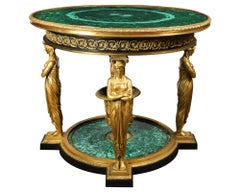 Impressionnante table centrale de style Empire en malachite et bronze doré d'après Desmalter