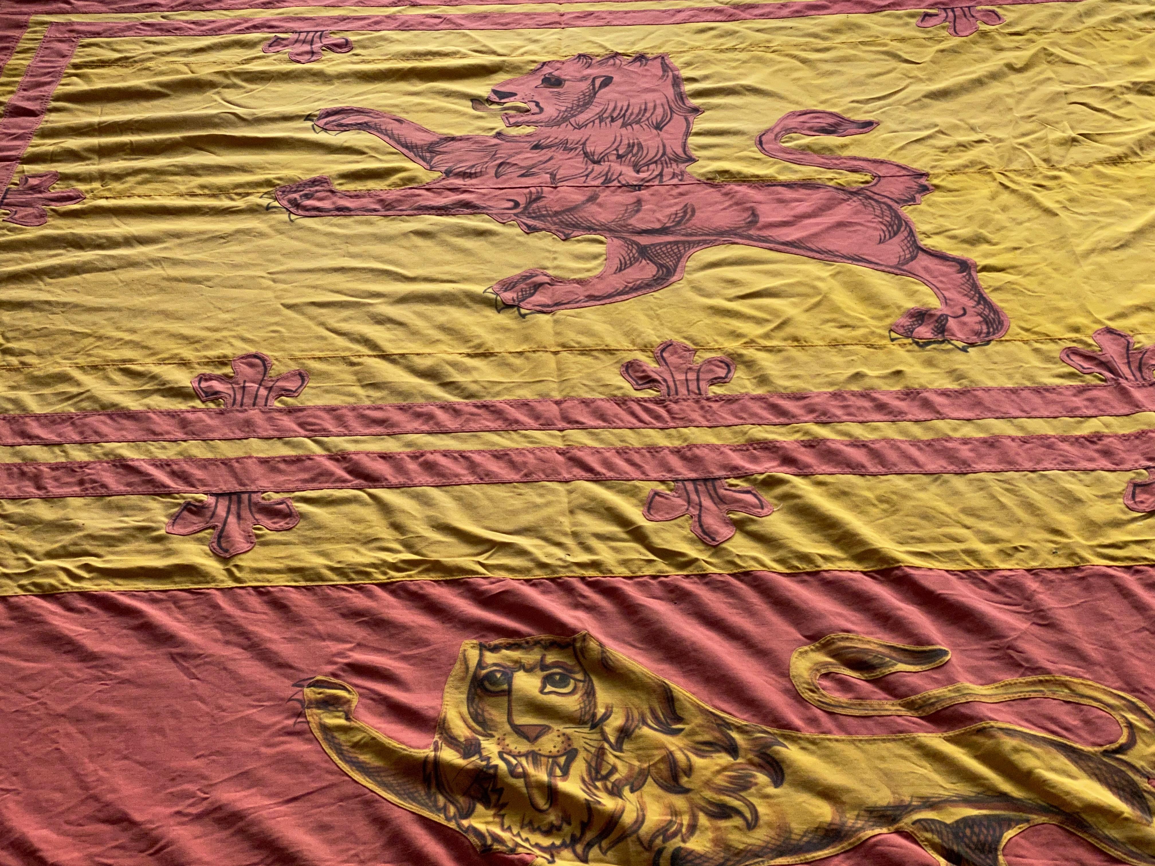 Beeindruckende englische Flagge, Royal Standard im Zustand „Relativ gut“ im Angebot in Schellebelle, BE