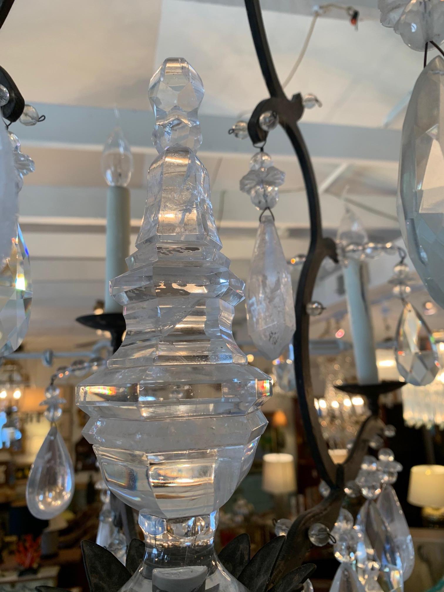 Impressionante lampadario in ferro battuto e cristalli di grandi dimensioni in stile rustico chic in vendita 4