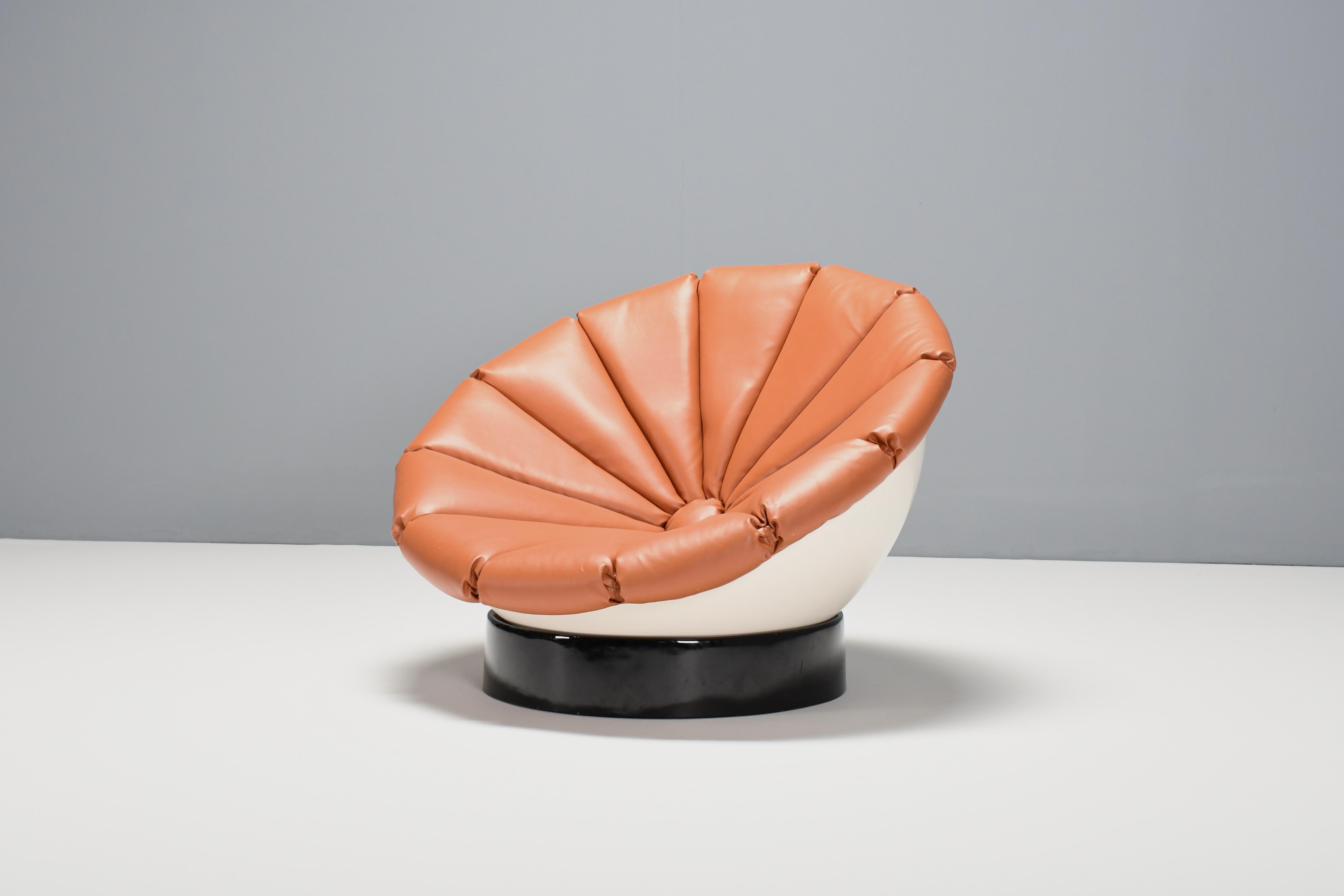 Space Age Impressive Fiberglass ‘Girasole’ Chair by Luciano Frigerio, Italy, 1960s For Sale