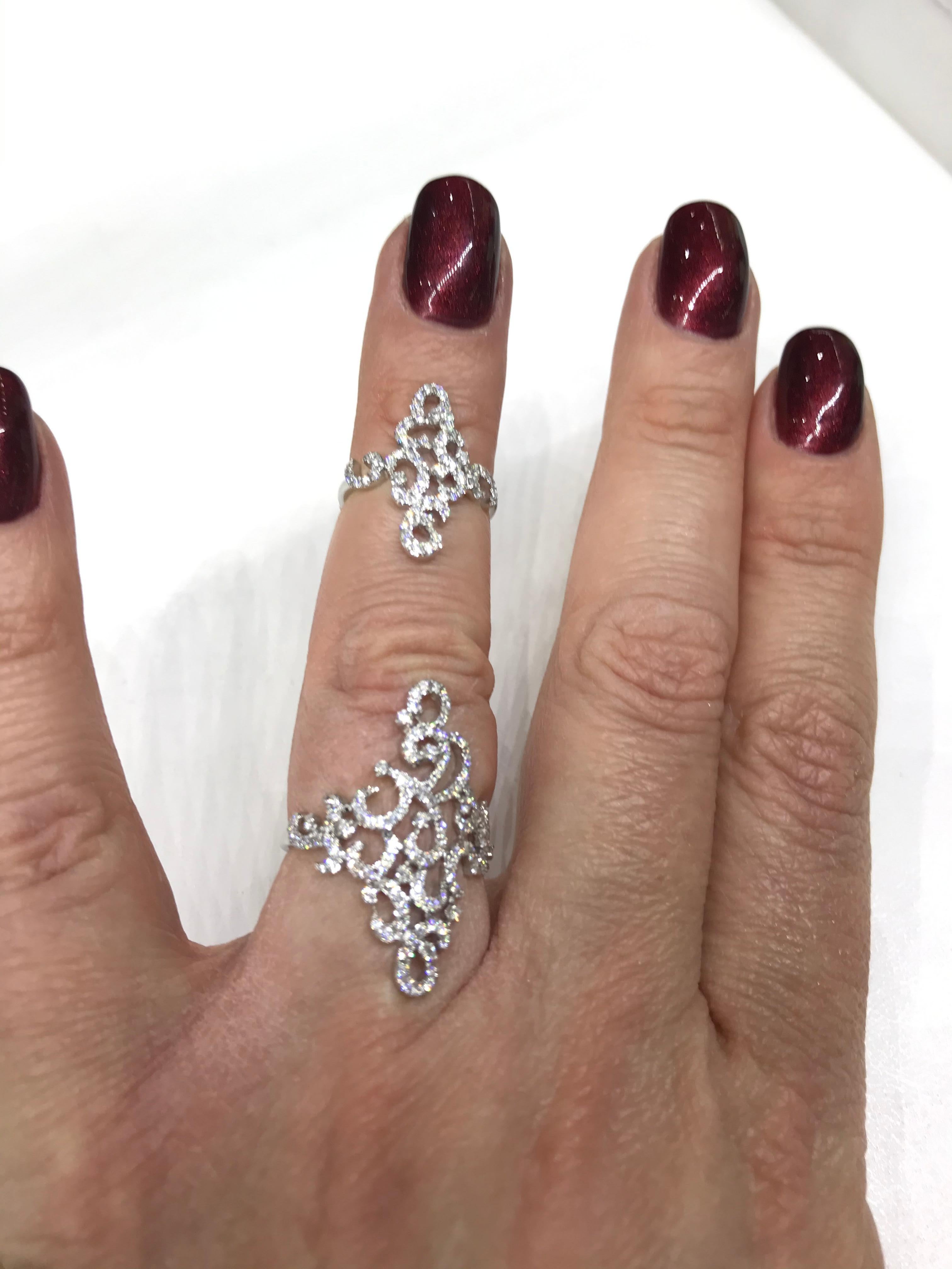 Beeindruckender Weißer Diamant-Goldring mit feinem Schmuck Damen im Angebot