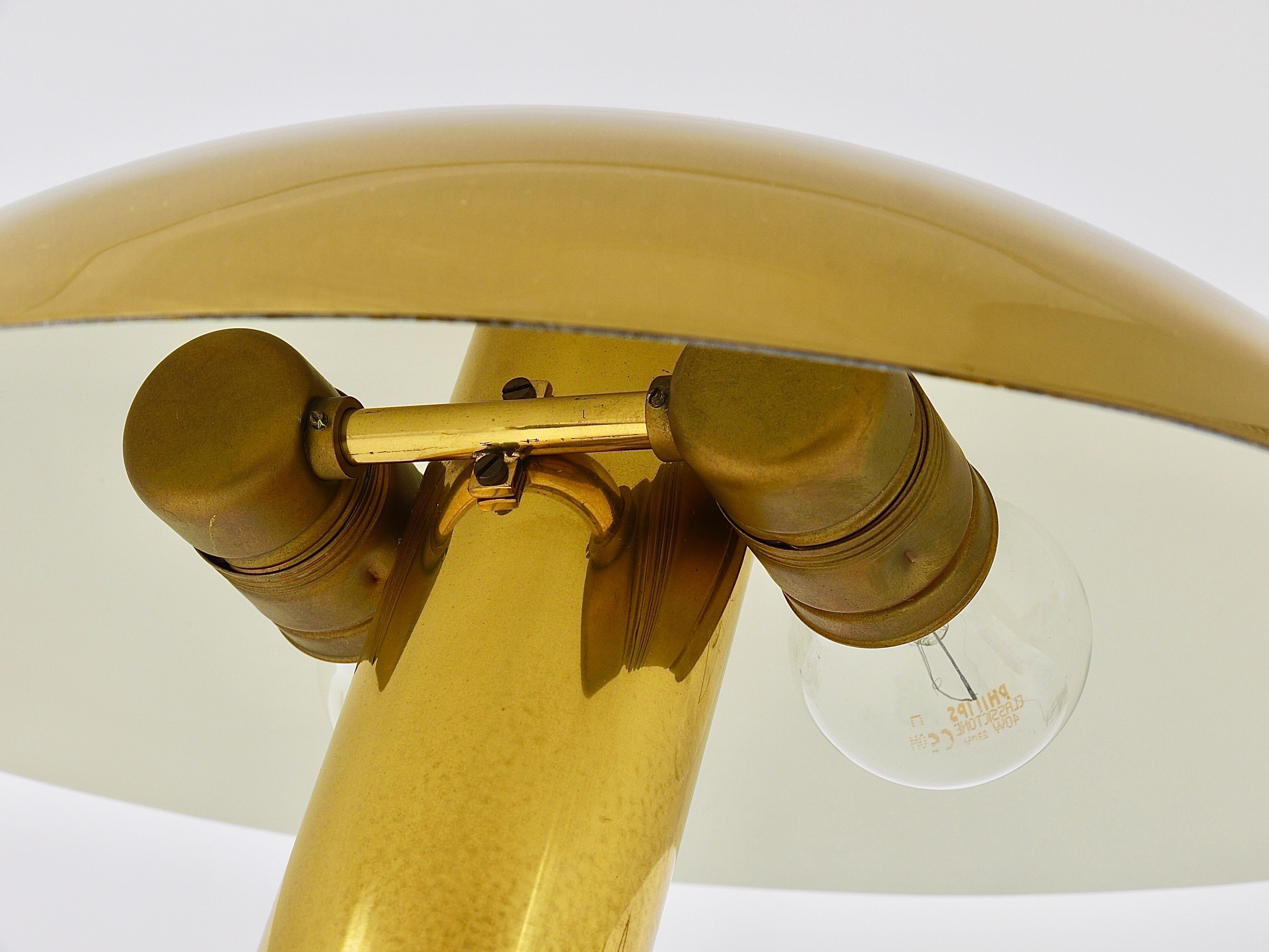 Impressive Fontana Arte Style Mushroom Brass and Glass Lamp, Max Ingrand, 1960s 3