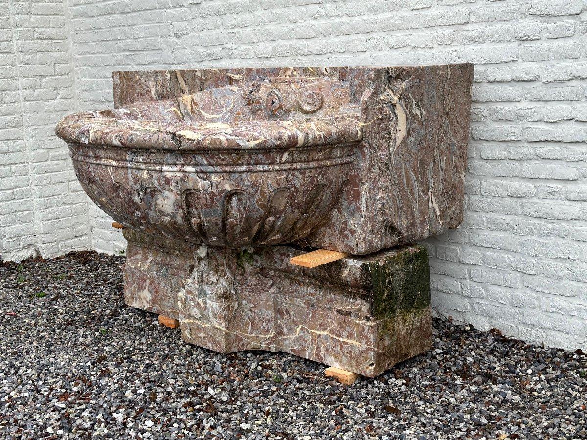 French Impressive Fountain Basin And Its Base In Gray Ardennes Marble, 18th century For Sale