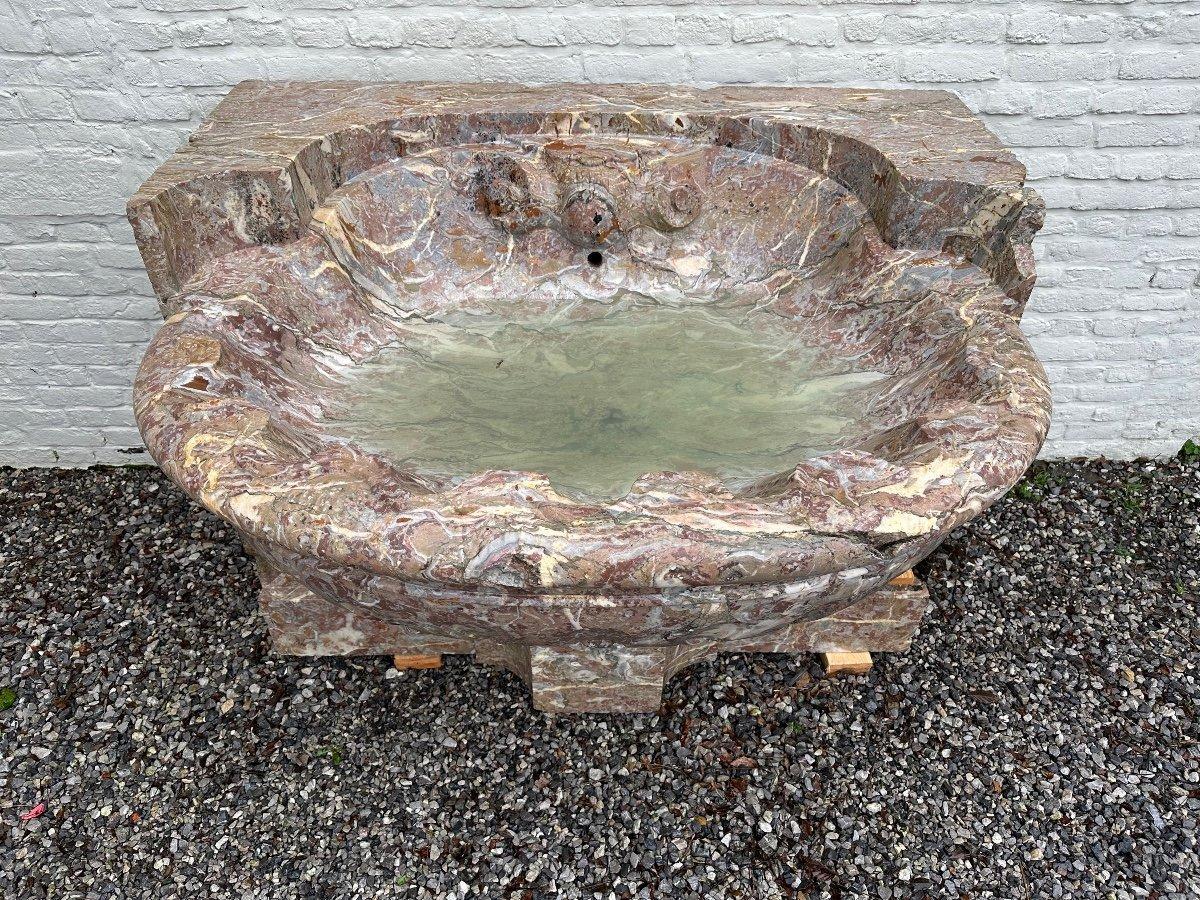 Impressive Fountain Basin And Its Base In Gray Ardennes Marble, 18th century For Sale 1