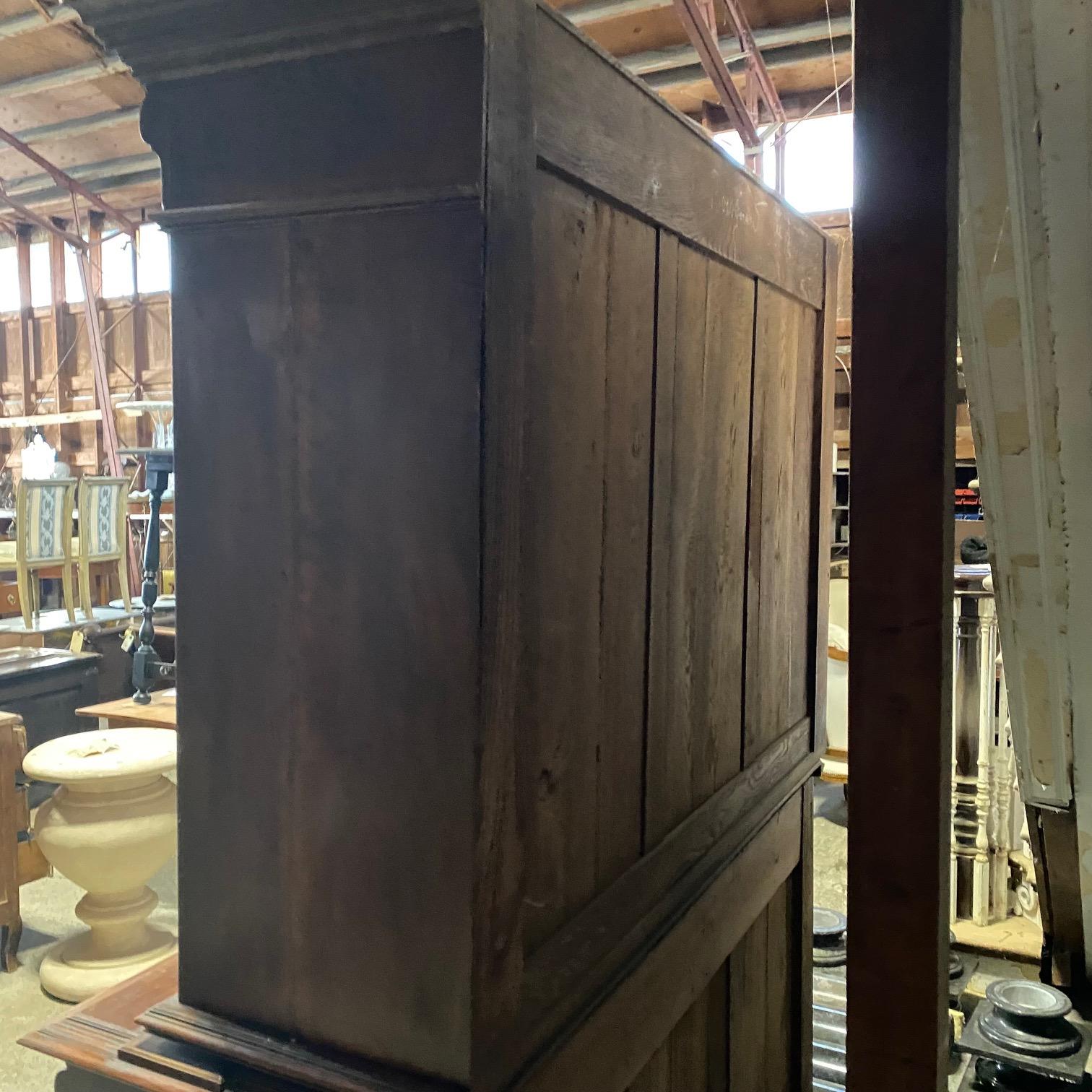 Impressionante buffet francese del XIX secolo in noce a' Deux Corps Cabinet Sideboard in vendita 12