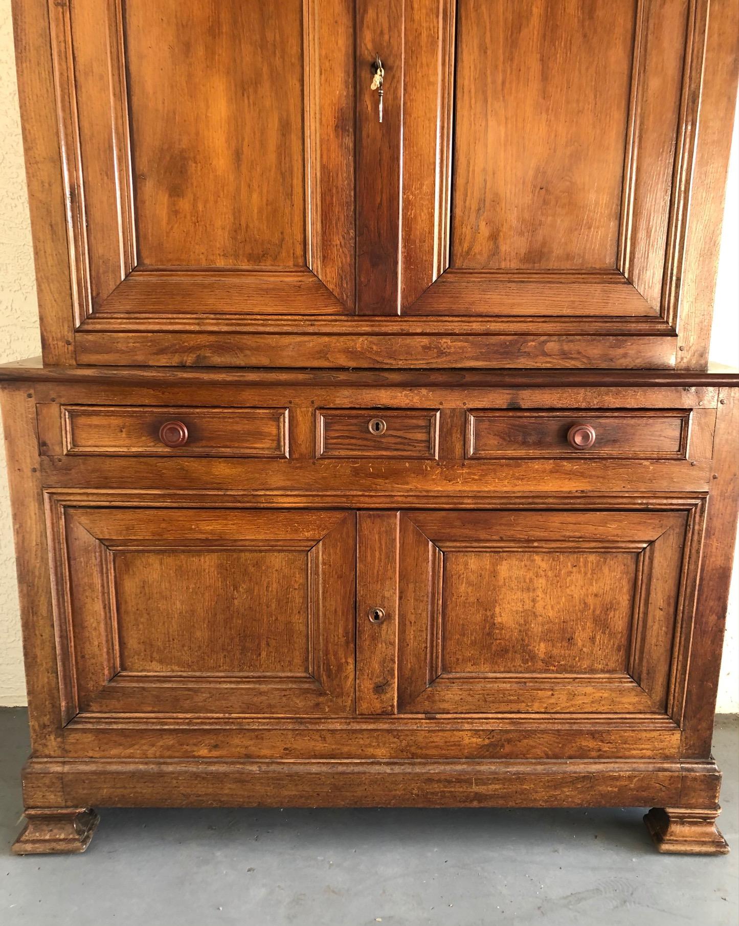 Impressive French 19th Century Walnut Deux Corps Buffet Cabinet In Good Condition In Hopewell, NJ