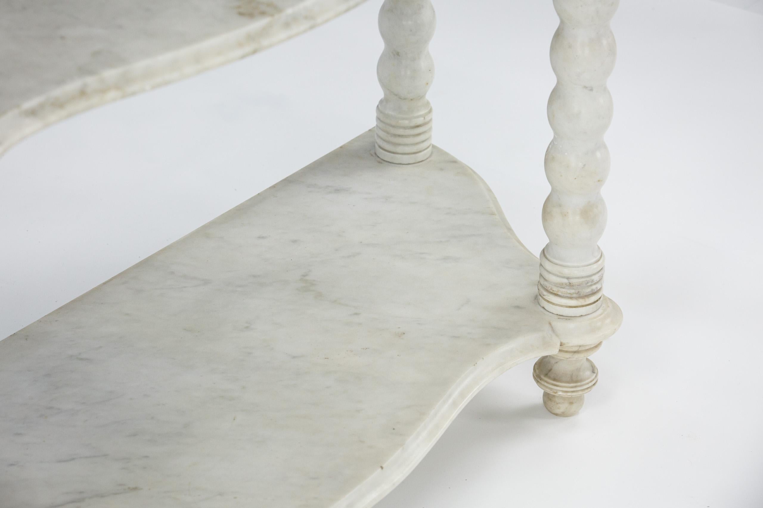 Beeindruckende große französische Patisserie-Ausstellungs-Etagere aus Marmor im Angebot 5