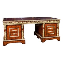 Impressionante scrivania francese in stile antico Luigi XIV in mogano e bronzo