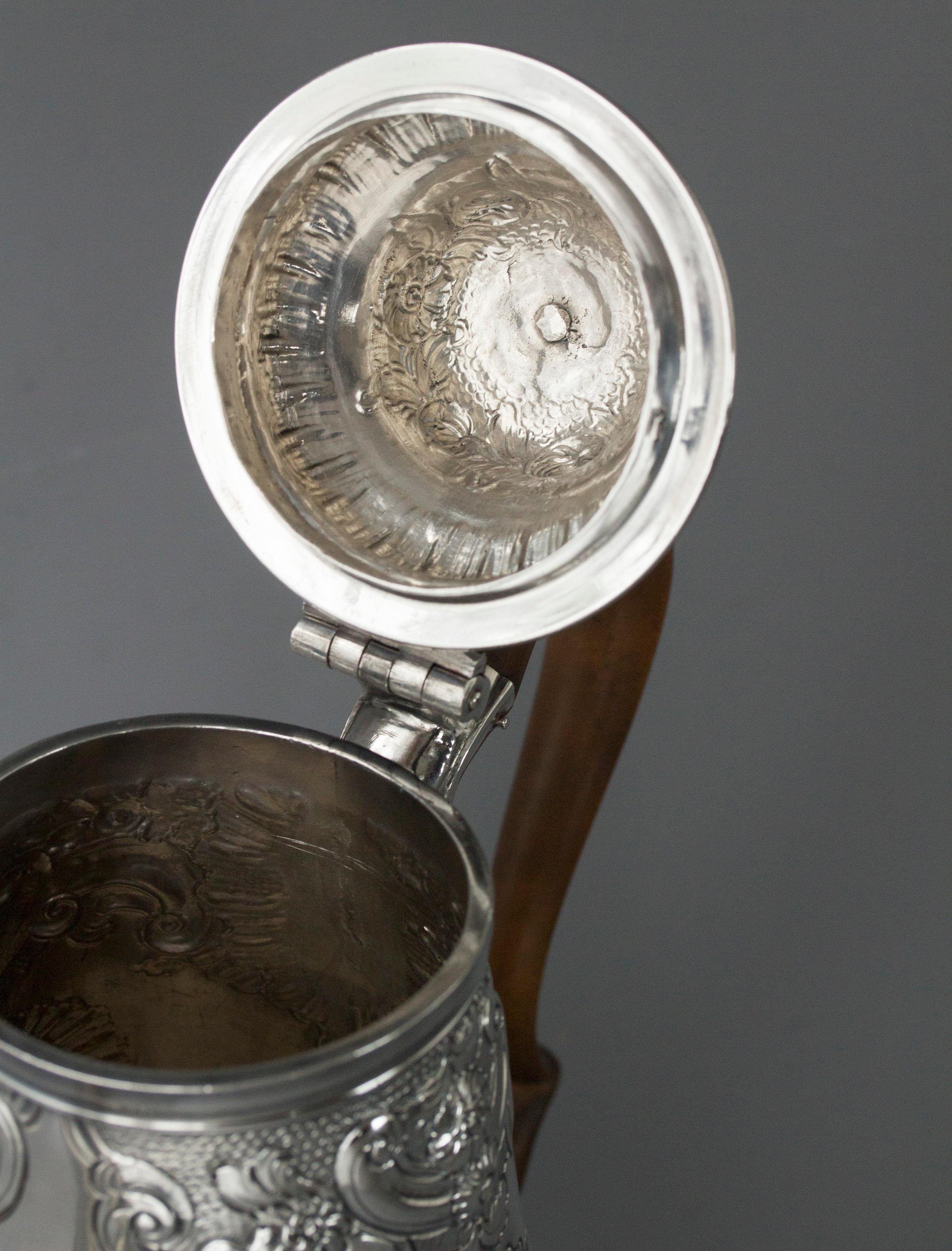 Impressive George II Silver Coffee Pot, London 1751 In Good Condition In Cornwall, GB