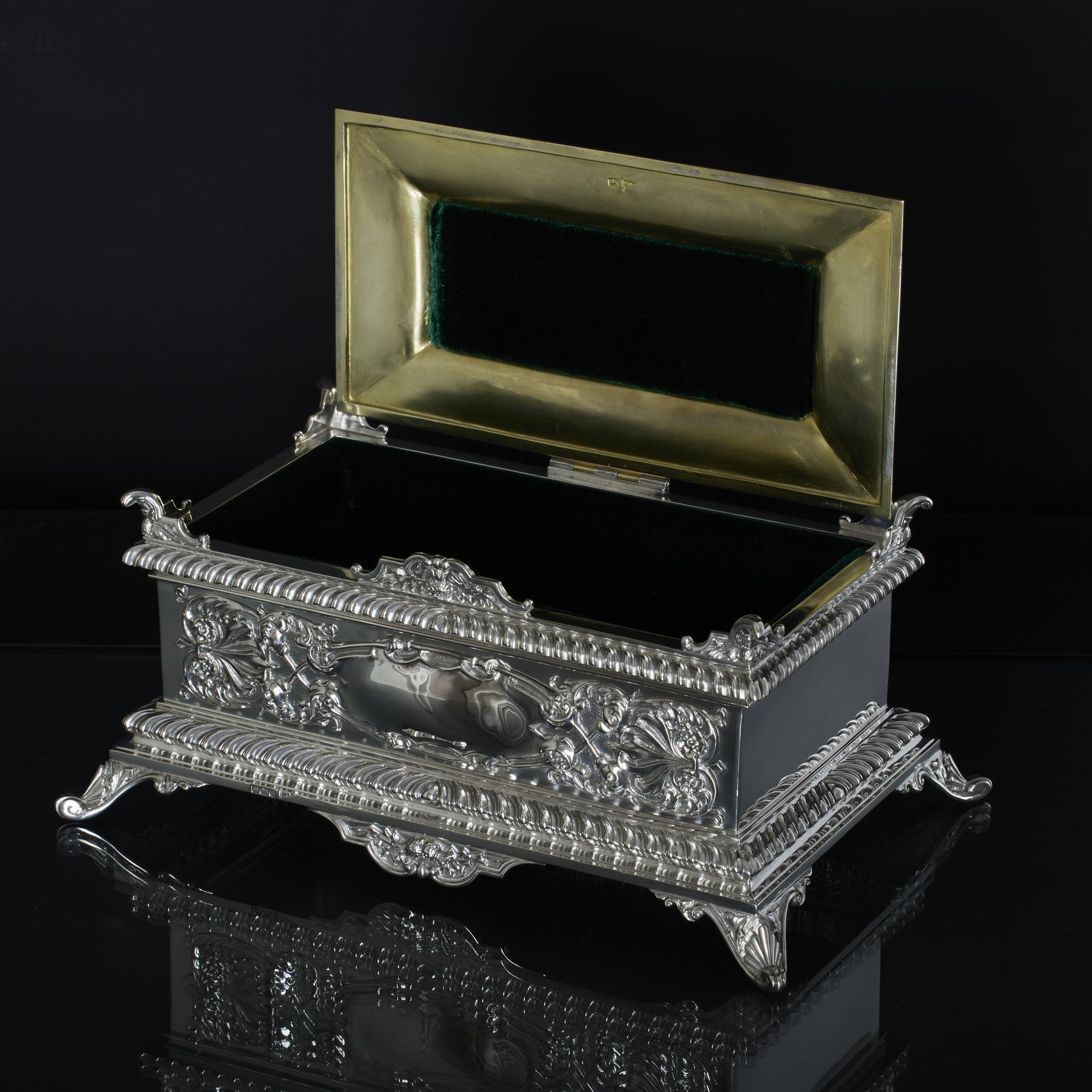 Gran joyero cofre eduardiano de plata en venta 1
