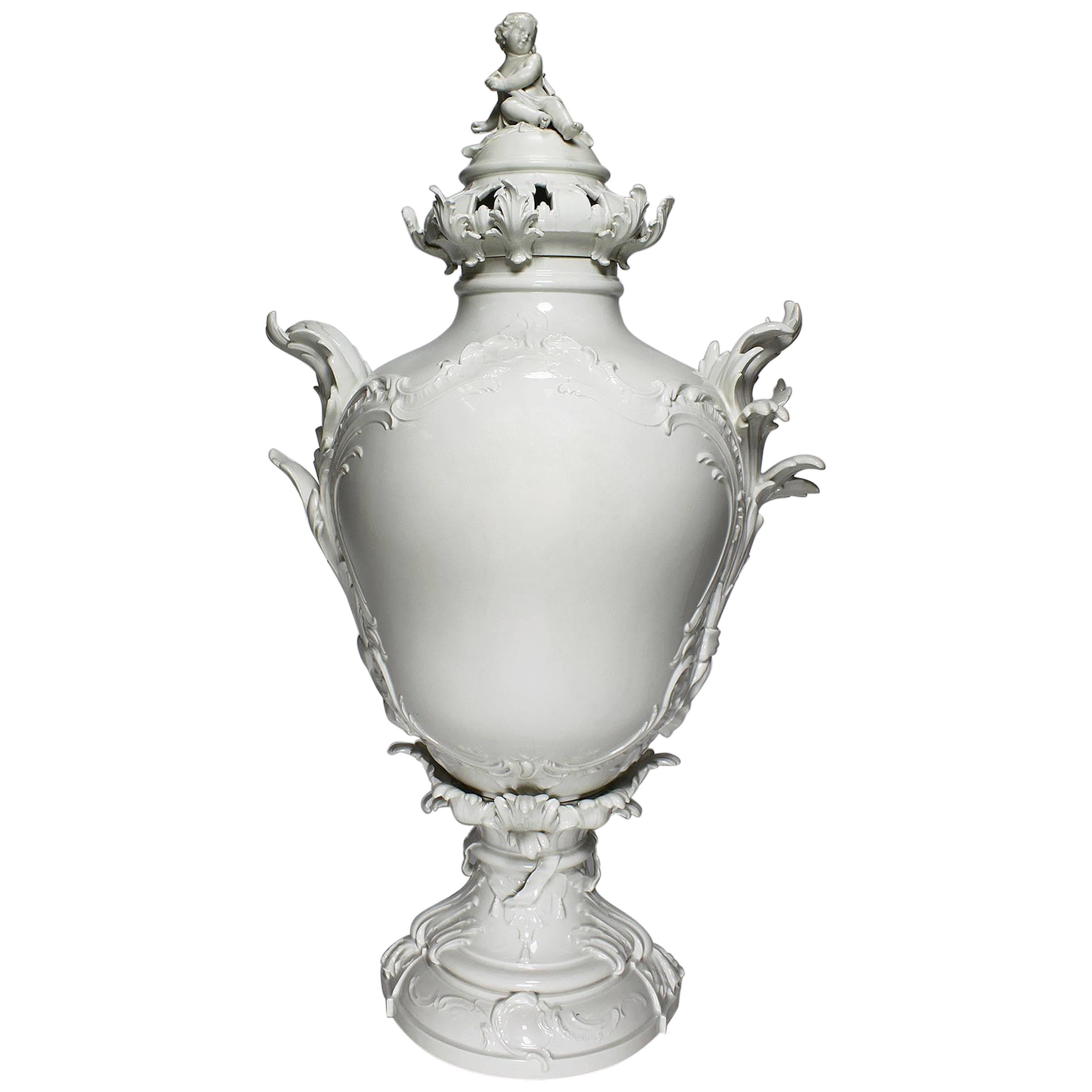 Impressionnant vase-urne d'exposition figuratif en porcelaine allemande KPM du 19ème siècle de Berlin