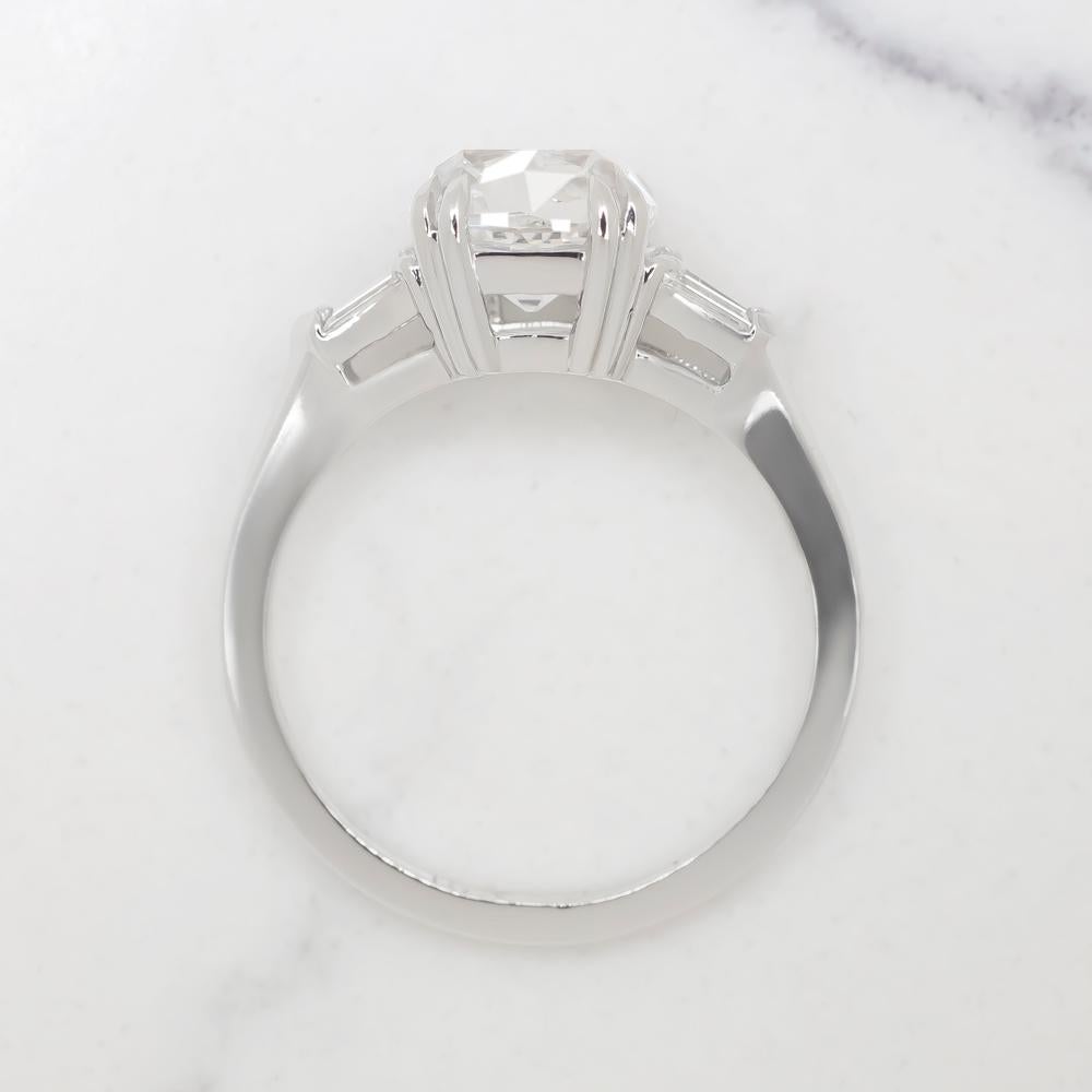 Taille vieille mine Impressionnante bague en platine certifiée GIA de 4,07 carats de diamants taillés en ancienne mine en vente