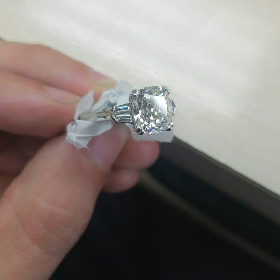 Impressionnante bague en platine certifiée GIA de 4,07 carats de diamants taillés en ancienne mine Neuf - En vente à Chicago, IL