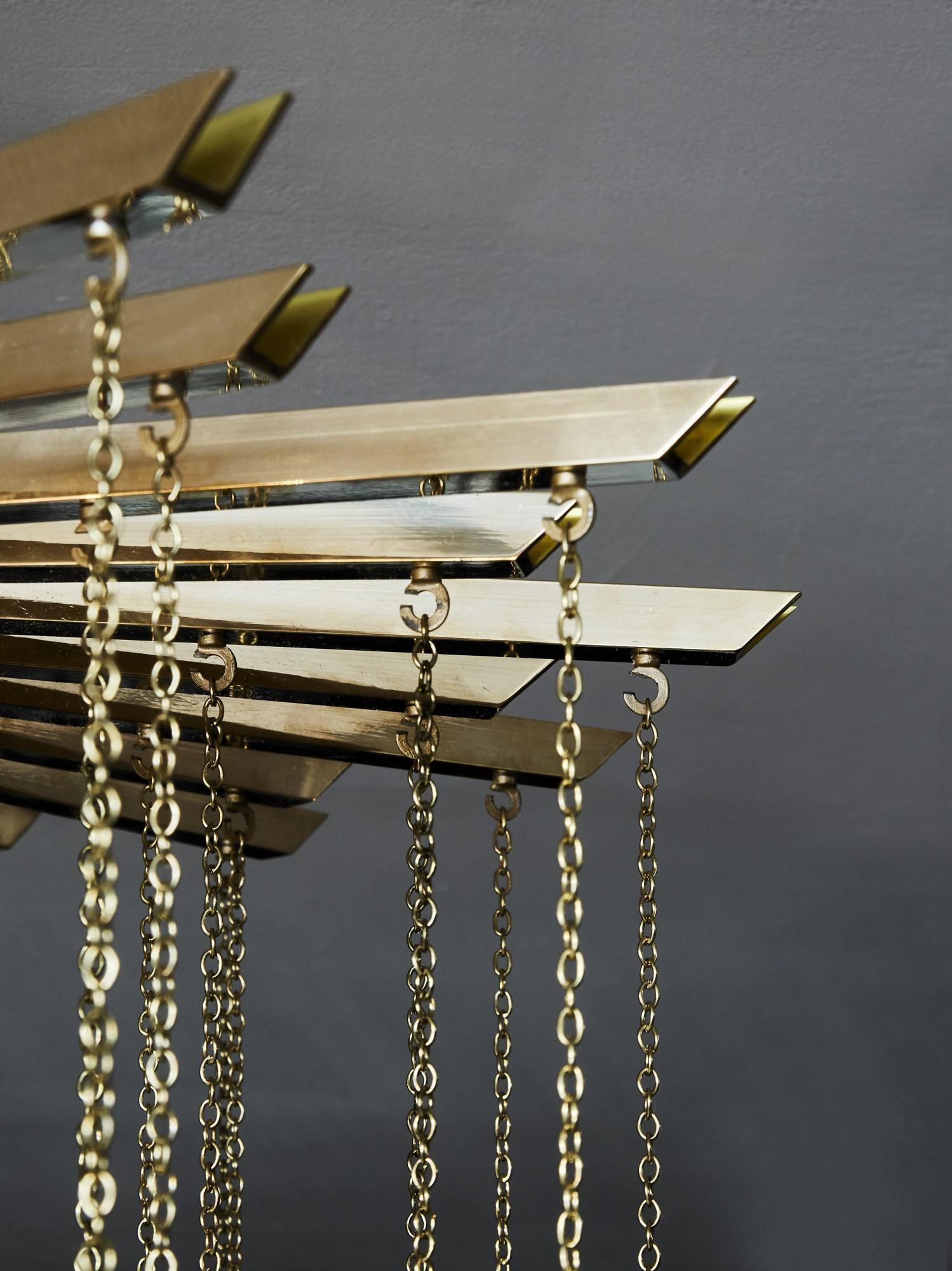 Italiano Impressionante lampadario in vetro e ottone dello Studio A Glustin in vendita