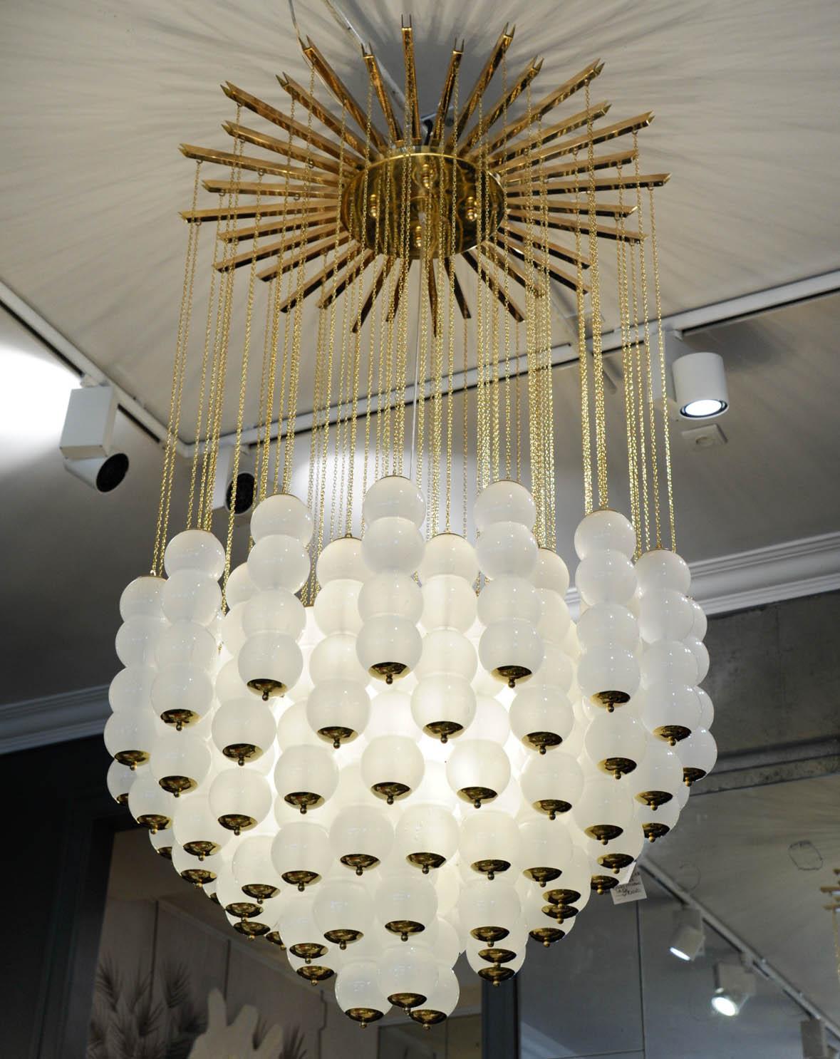 Impressive Glass and Brass Chandelier In Excellent Condition In Saint-Ouen (PARIS), FR