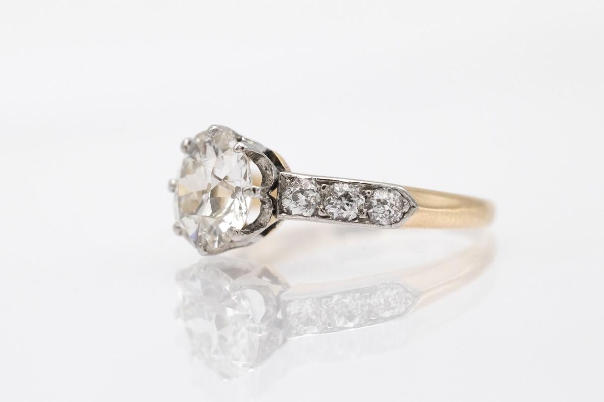 Beeindruckender Goldring mit Diamanten im alten europäischen Schliff 1,60 Karat. (Alteuropäischer Schliff) im Angebot