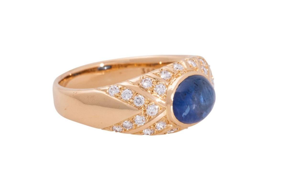 Impressive men's gold signet ring with cabochon sapphire and diamonds. For Sale 1