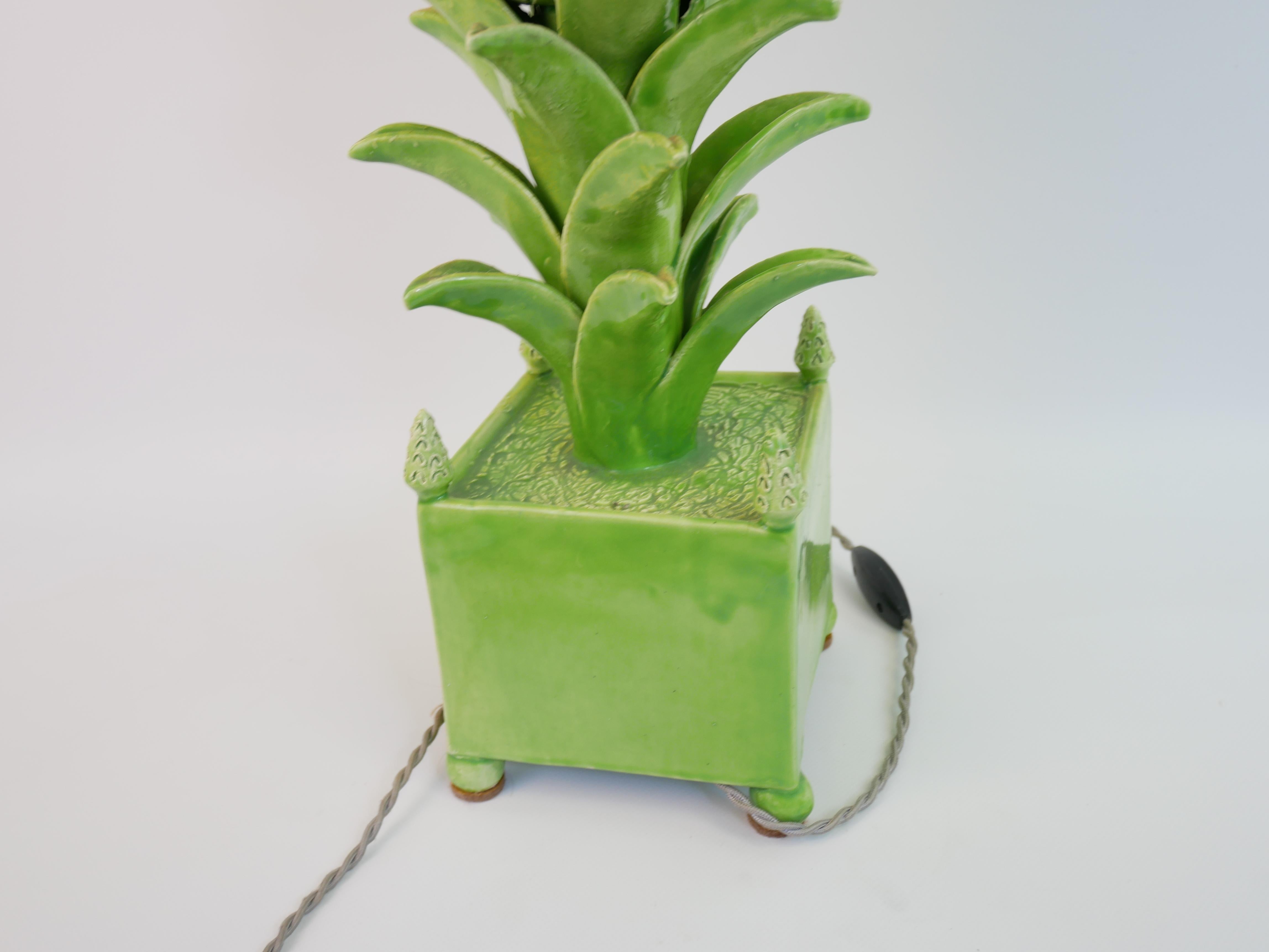 Beeindruckende grüne Keramik-Tischlampe von Jean Roger im Angebot 9
