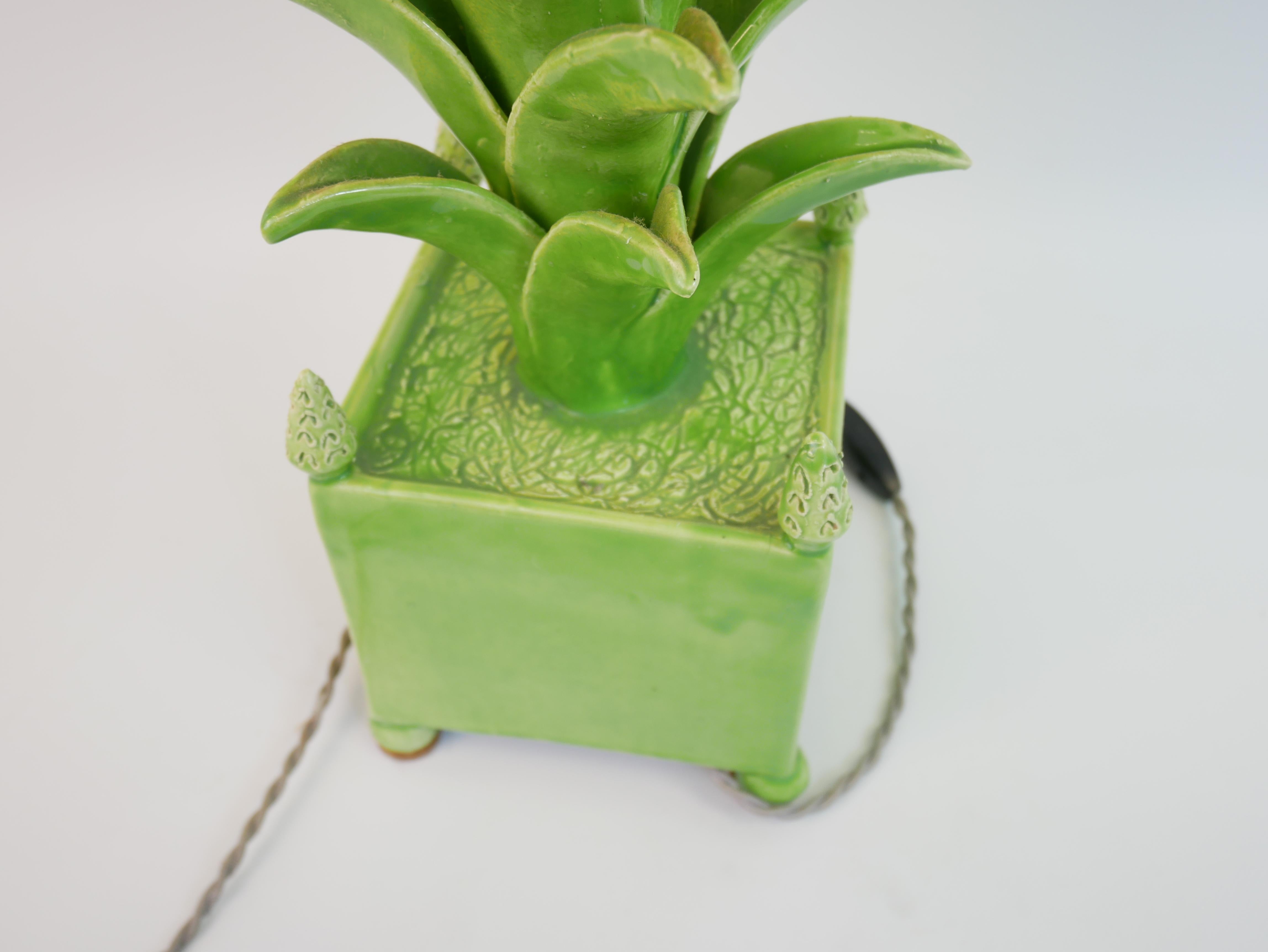 Beeindruckende grüne Keramik-Tischlampe von Jean Roger im Angebot 11