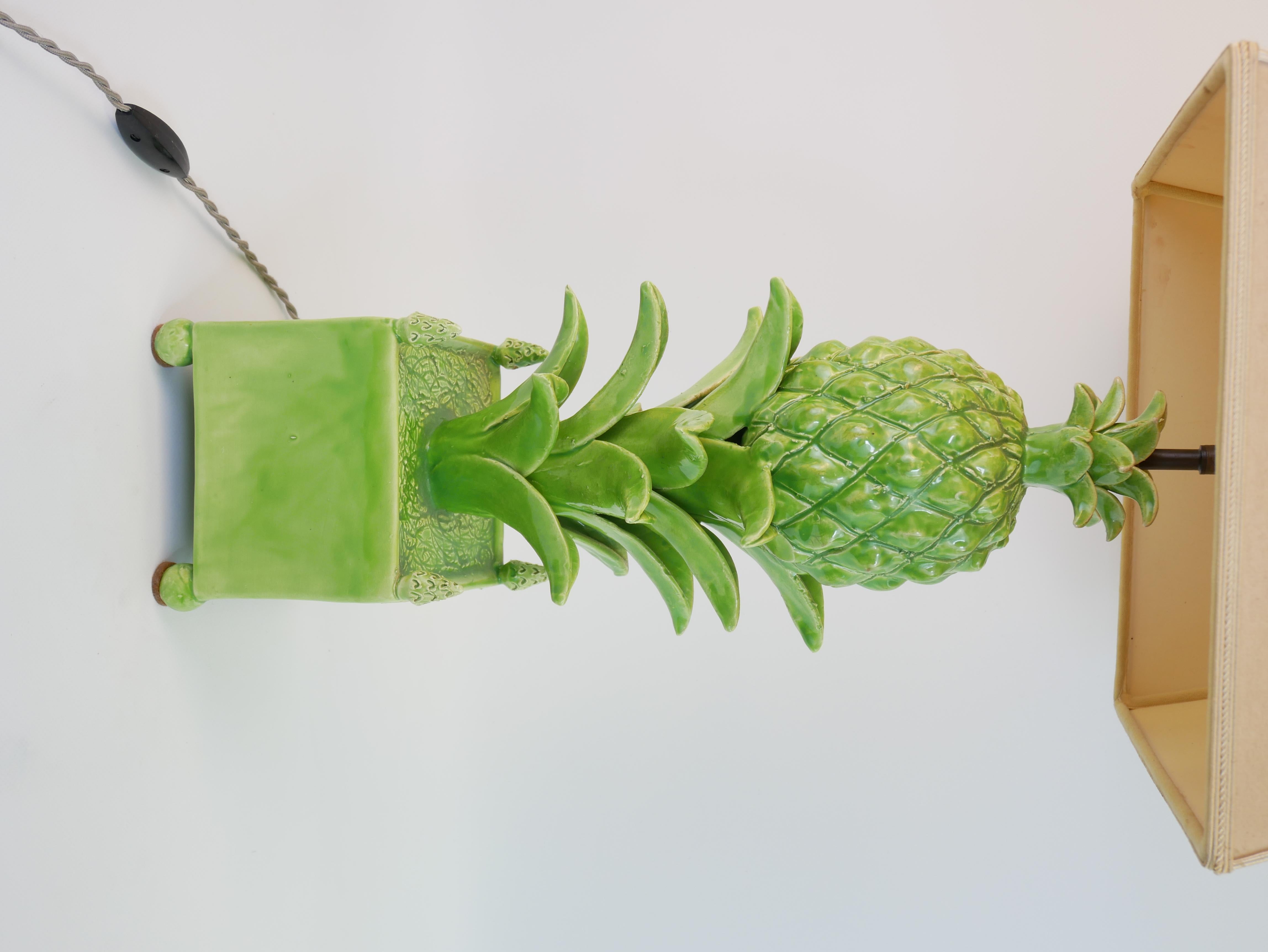 Beeindruckende grüne Keramik-Tischlampe von Jean Roger (Moderne der Mitte des Jahrhunderts) im Angebot