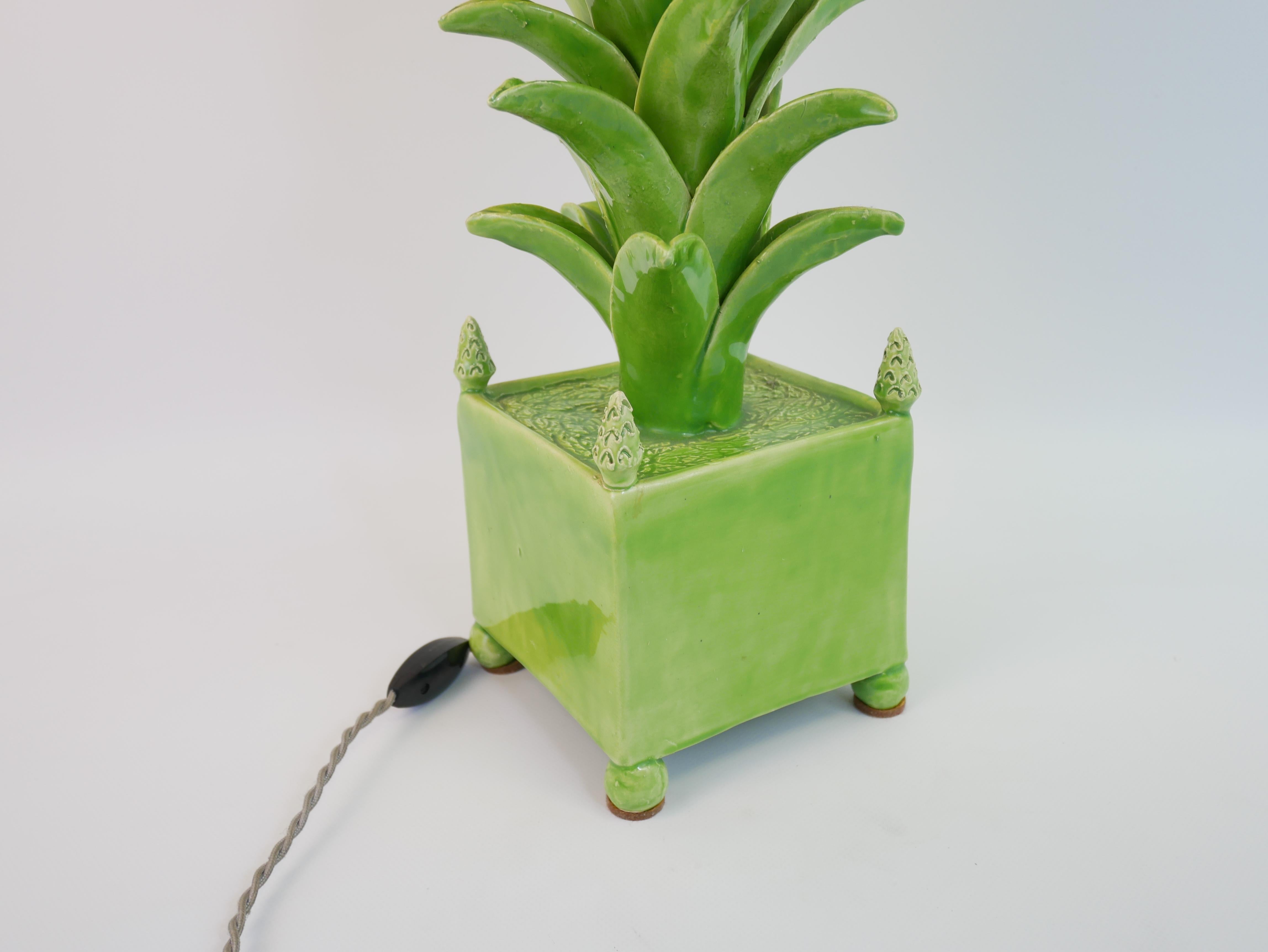 Beeindruckende grüne Keramik-Tischlampe von Jean Roger im Angebot 2