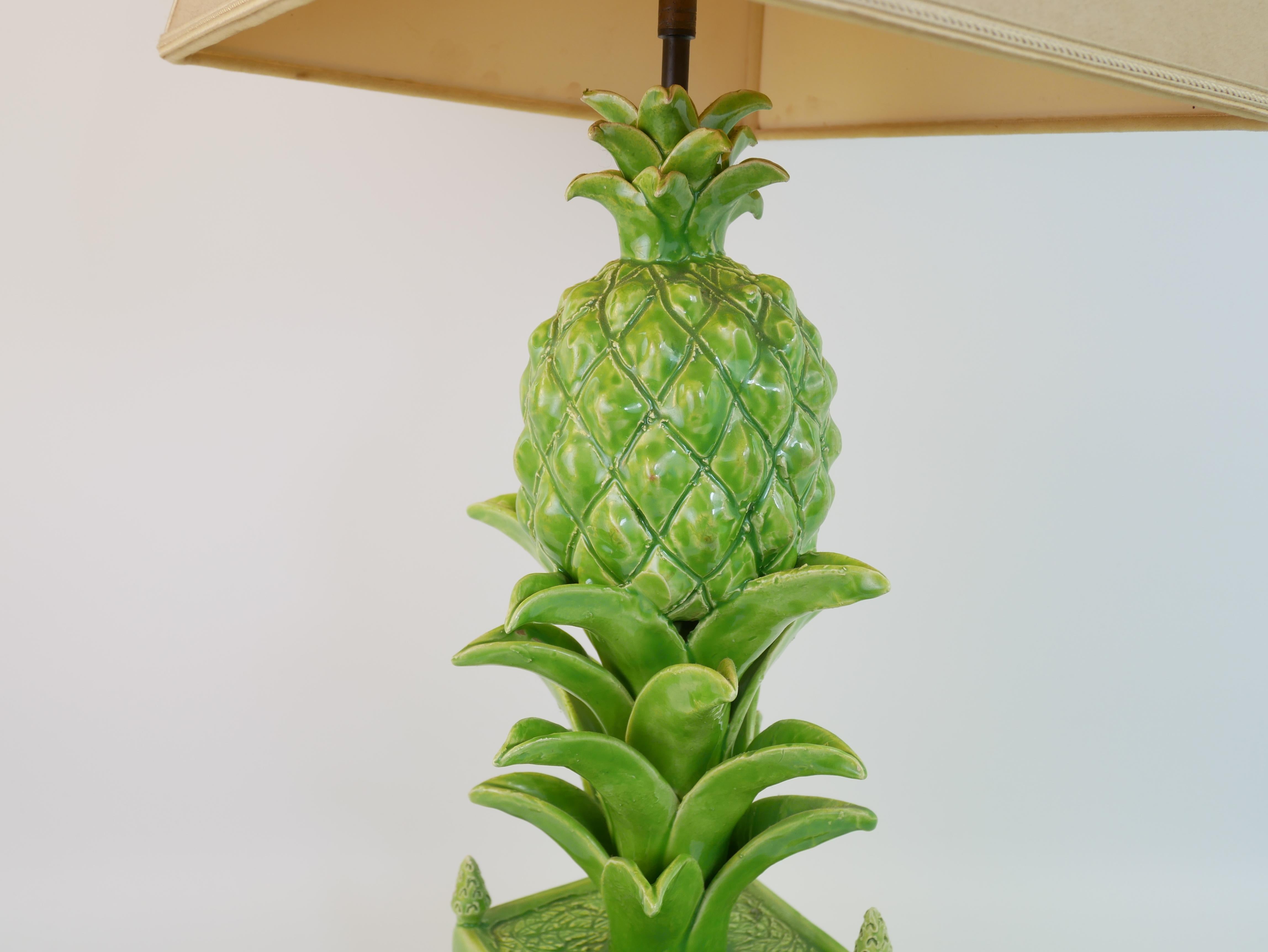 Beeindruckende grüne Keramik-Tischlampe von Jean Roger im Angebot 3