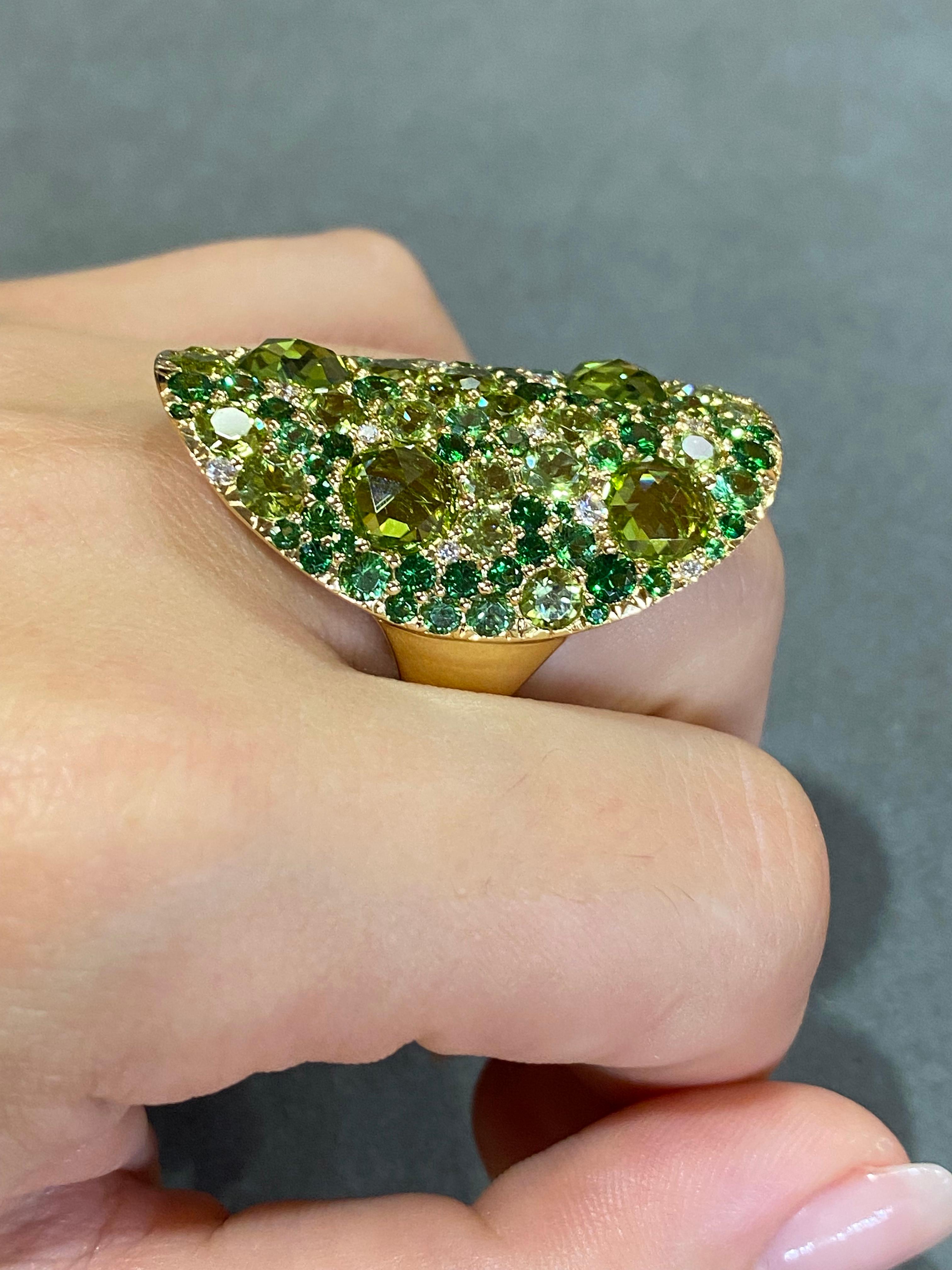 Anillo Oro Amarillo 18K (Disponible el mismo modelo en Zafiros Azules y Zafiro Rosa)

Con una herencia de antiguas tradiciones de joyería fina suiza, NATKINA es una marca de joyería con sede en Ginebra que crea modernas obras maestras de joyería