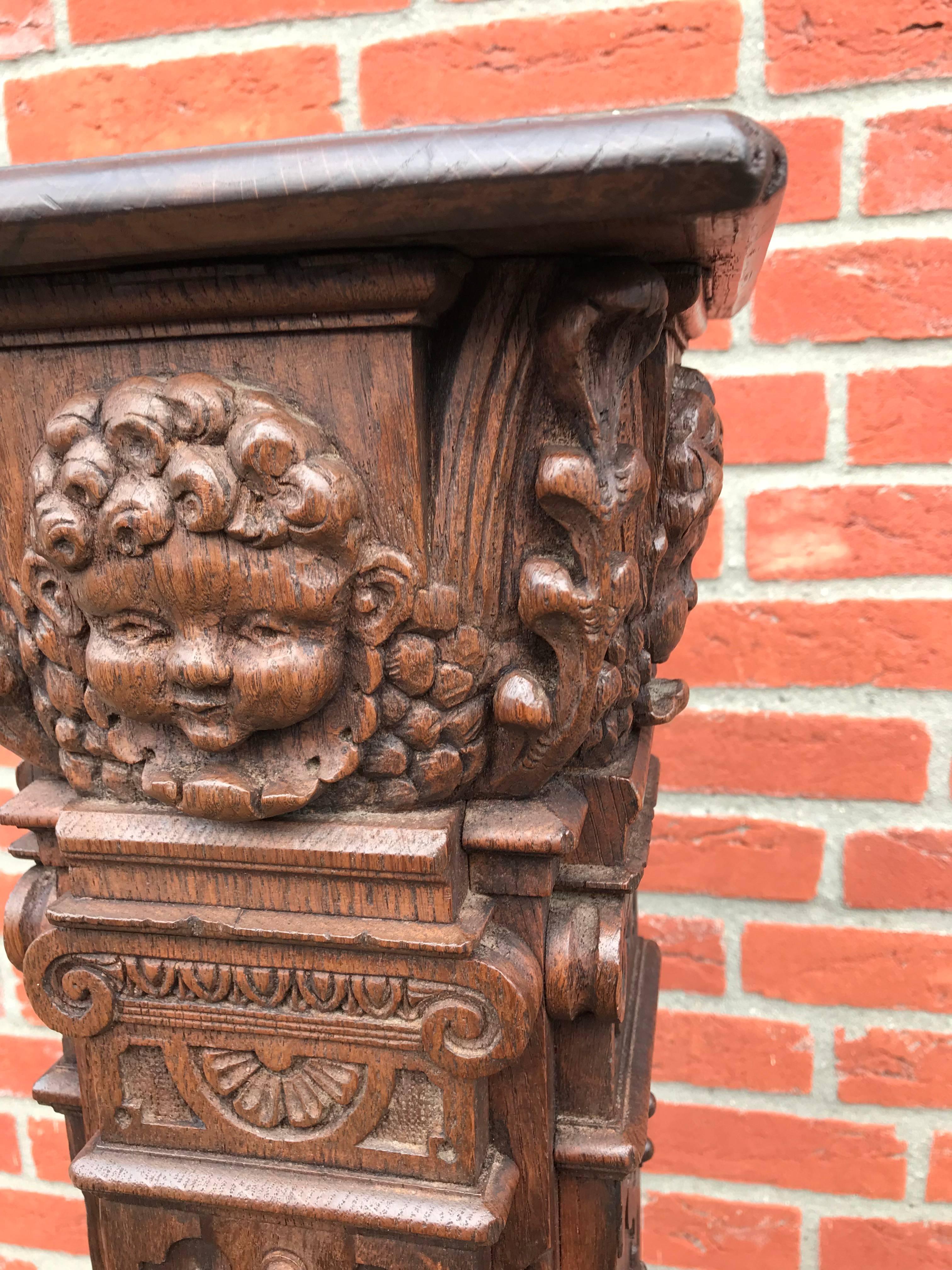 Impressive Hand-Carved Oak 18th Century, Antique Column Display Pedestal Stand In Good Condition In Lisse, NL