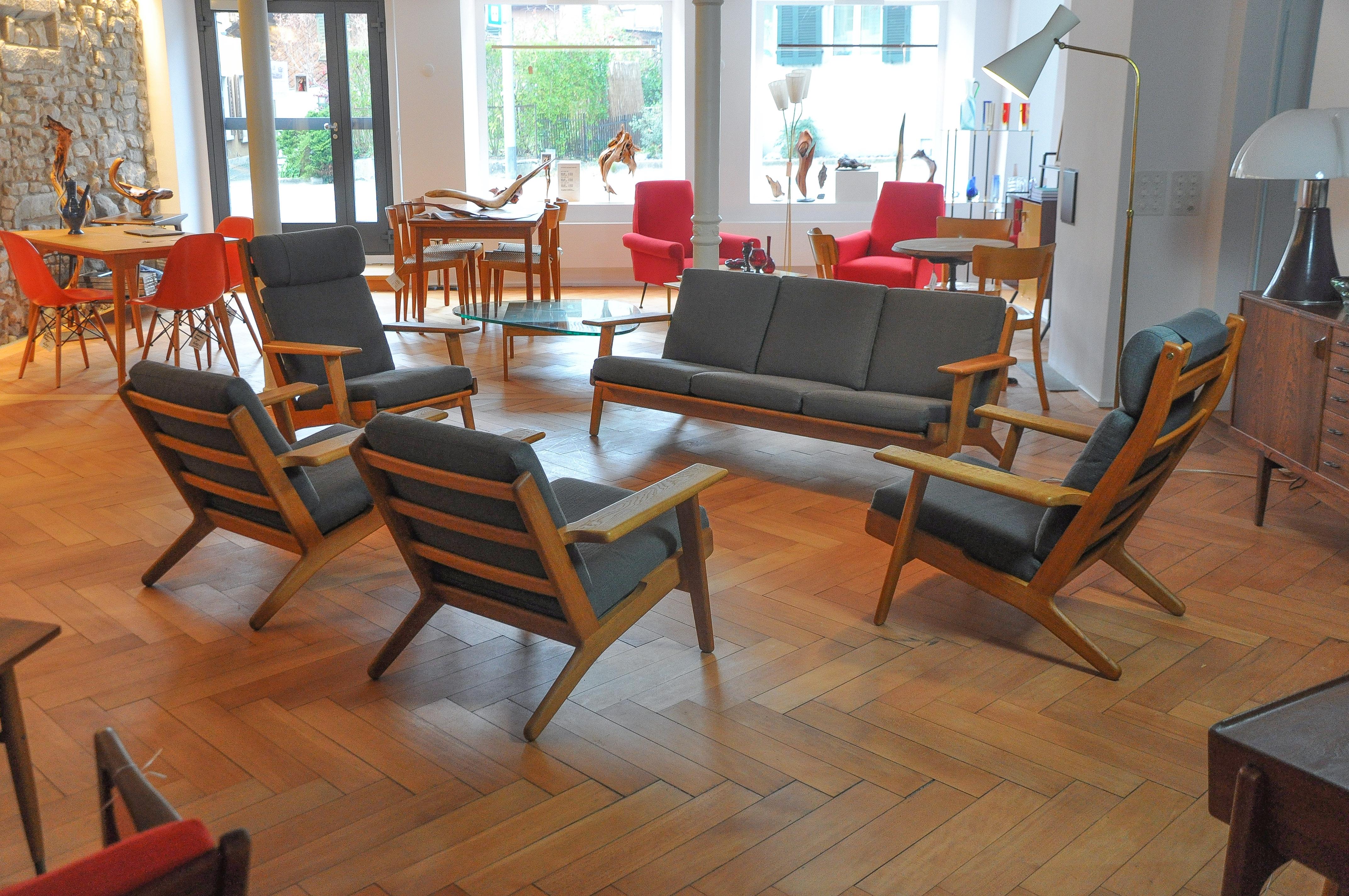 Mid-20th Century Impressive Hans J. Wegner Living Room Set in Oak and Grey Fabric