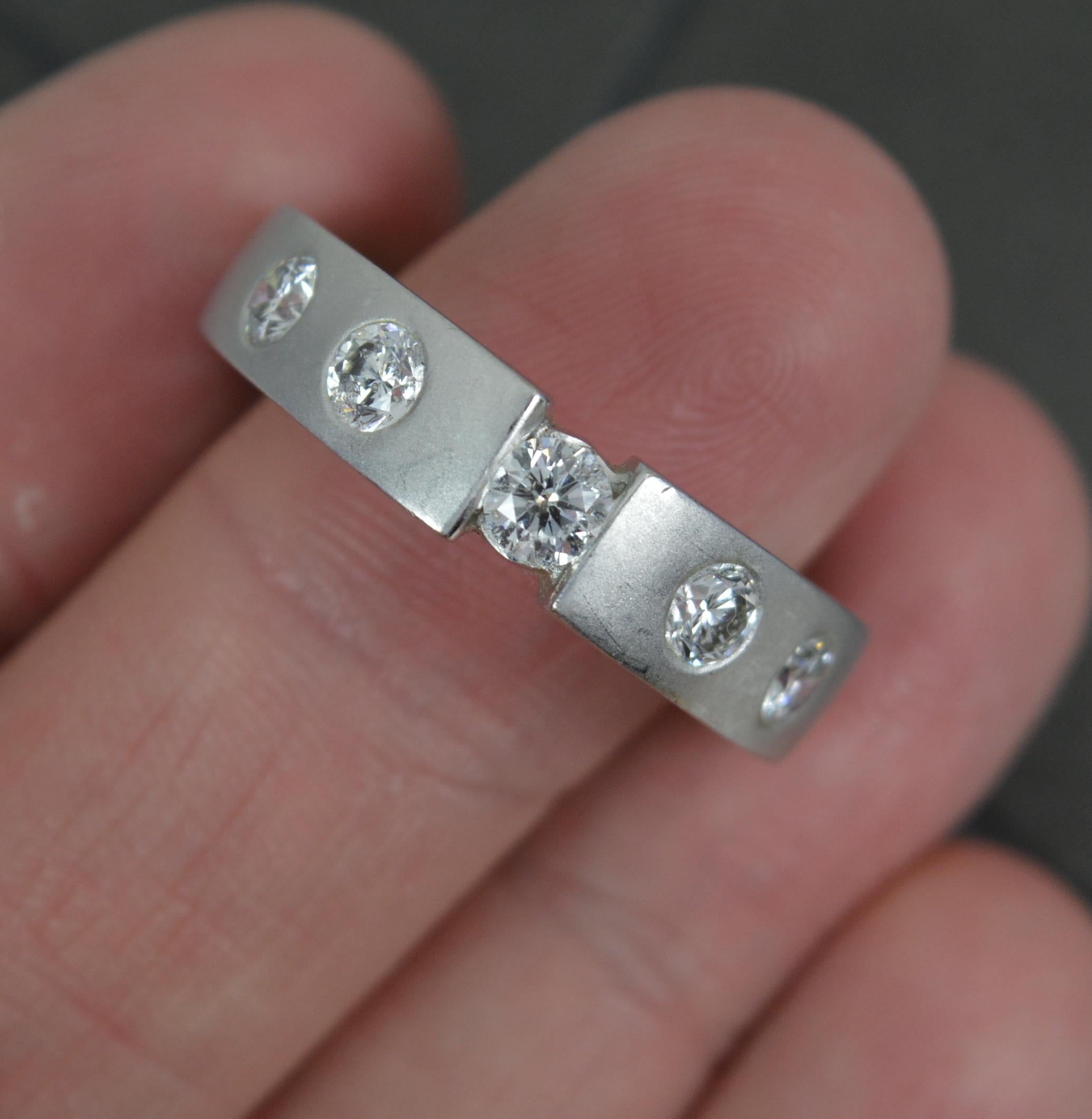 Women's or Men's Impressive Heavy 18 Carat White Gold Vs1 0.85ct Diamond Five Stone Ring For Sale