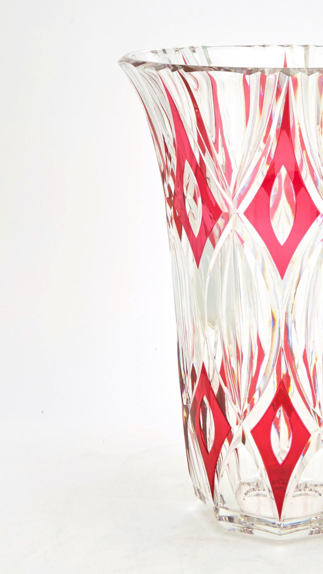 Beeindruckende Vase aus geschliffenem und schwerem Glas von Val Saint Lambert, Großer Rubin / Klare Farbe im Angebot 2